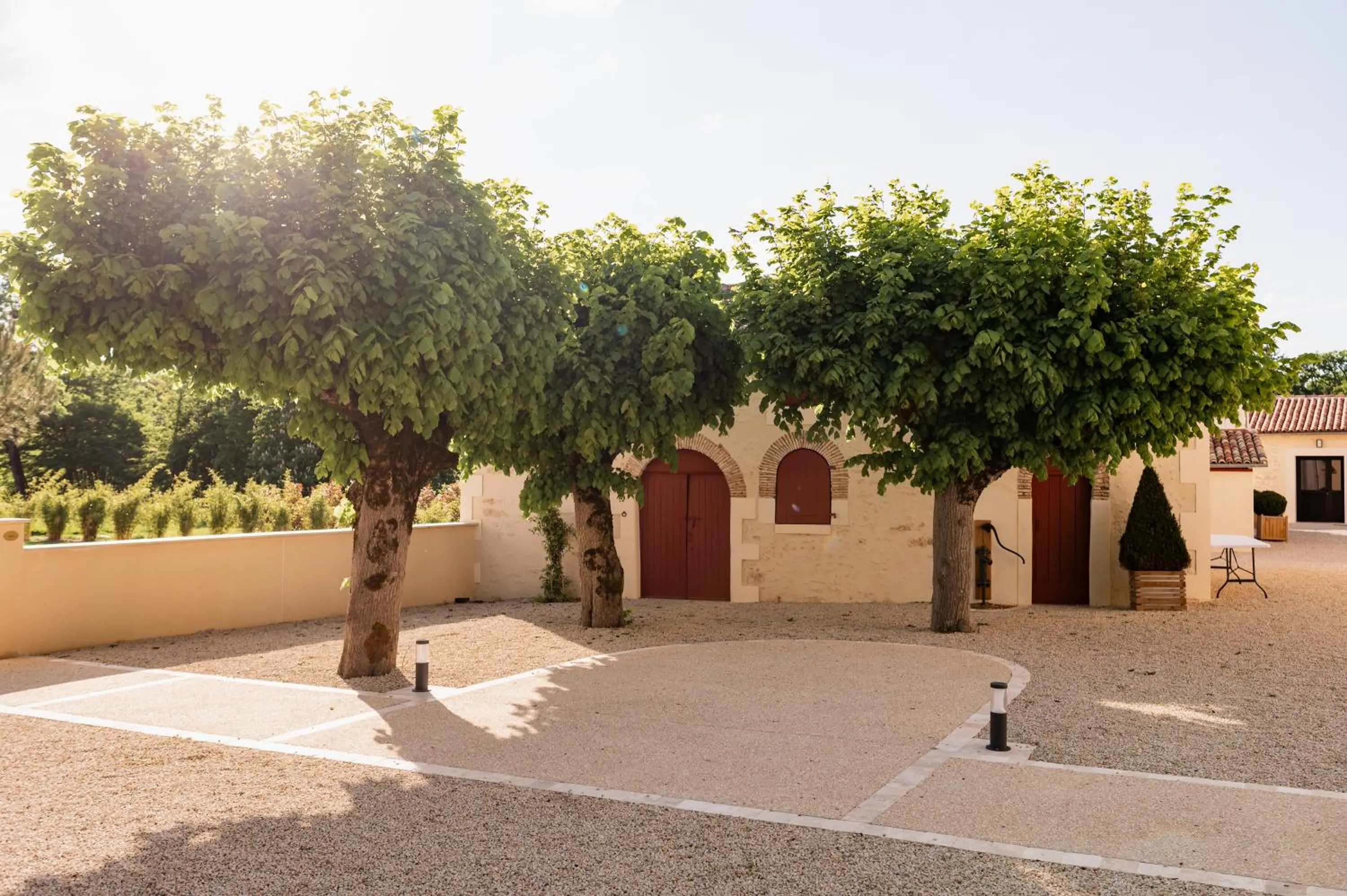 Inner courtyard view in Domaine de l'Ecorcerie