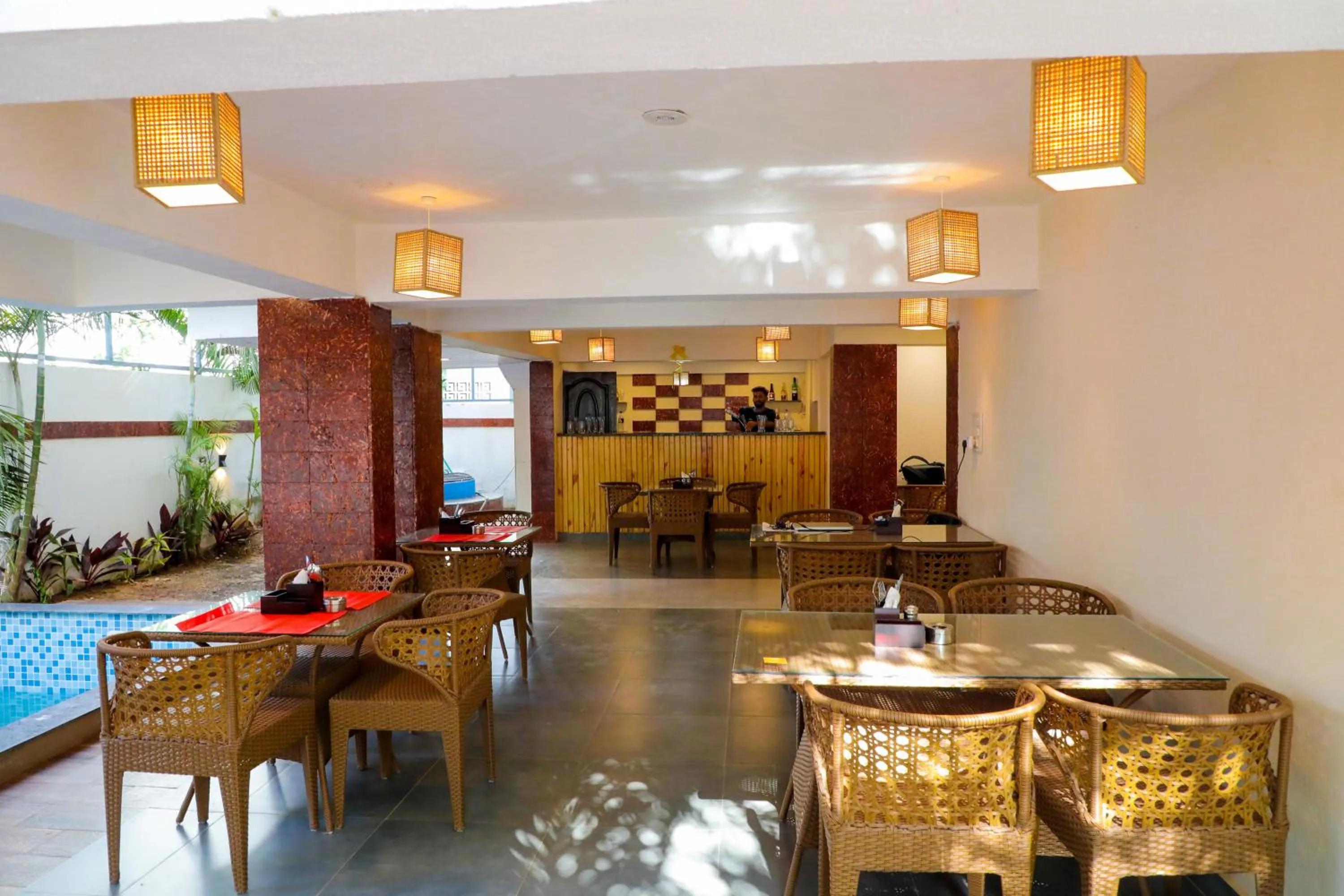 Restaurant/places to eat in Q lite Calangute