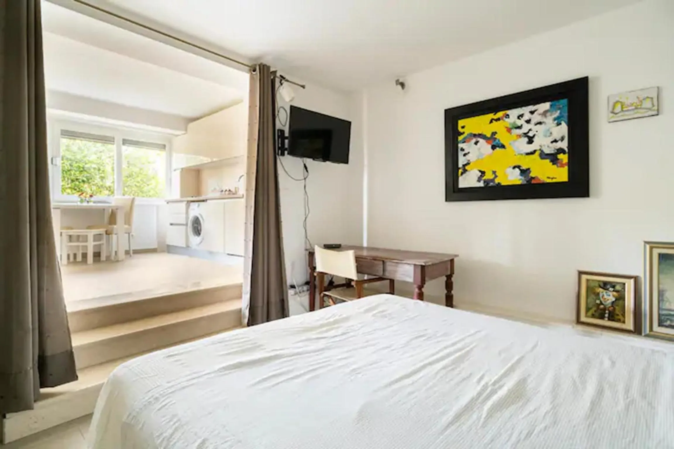 TV and multimedia, Bed in Studio Apartment Lemon