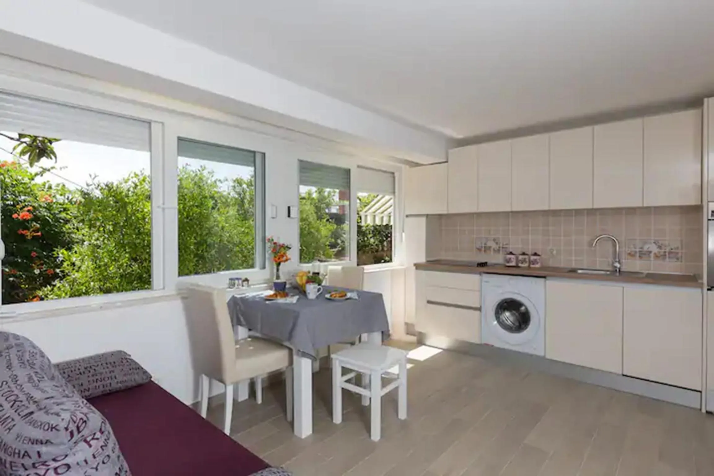 Kitchen or kitchenette in Studio Apartment Lemon