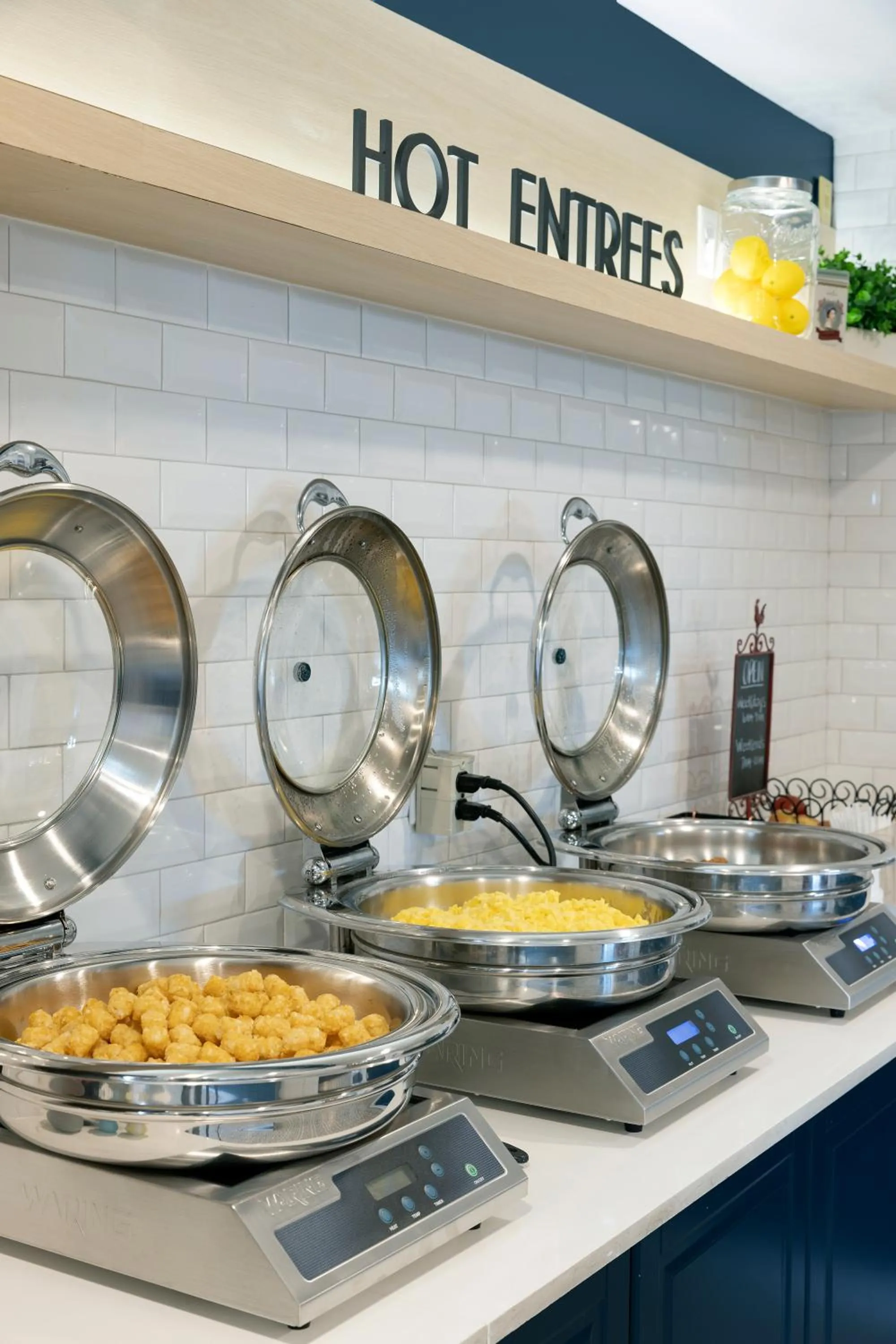 Food and drinks in Redwood Lodge