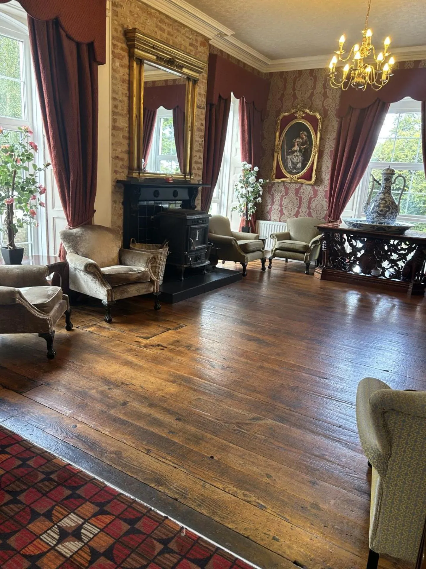 Facade/entrance in Drummond Hotel