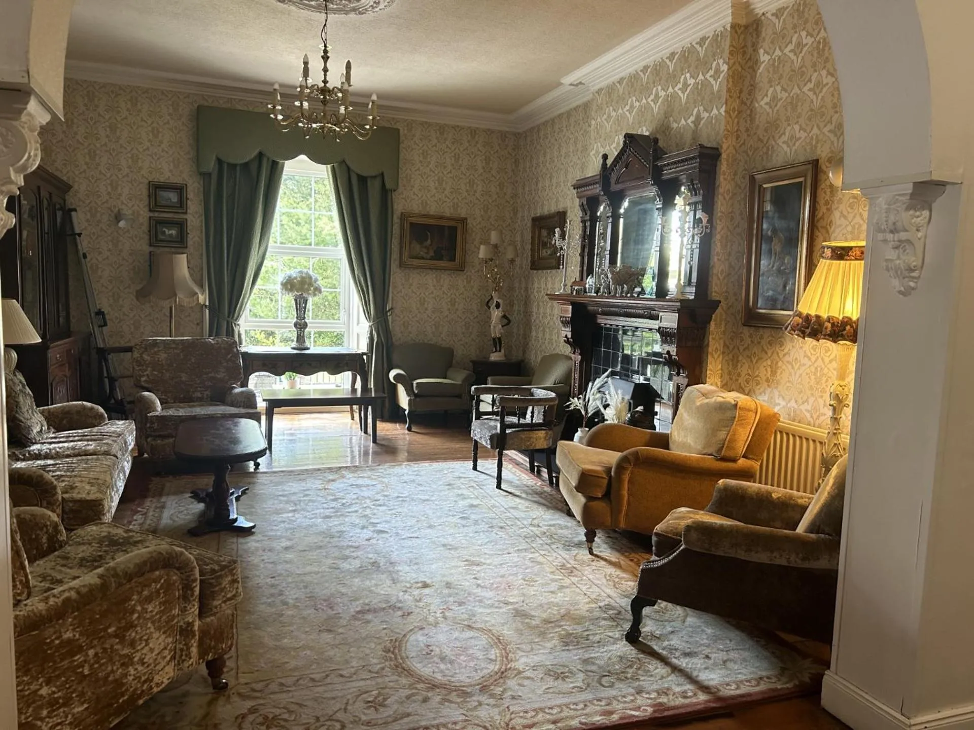 Library in Drummond Hotel