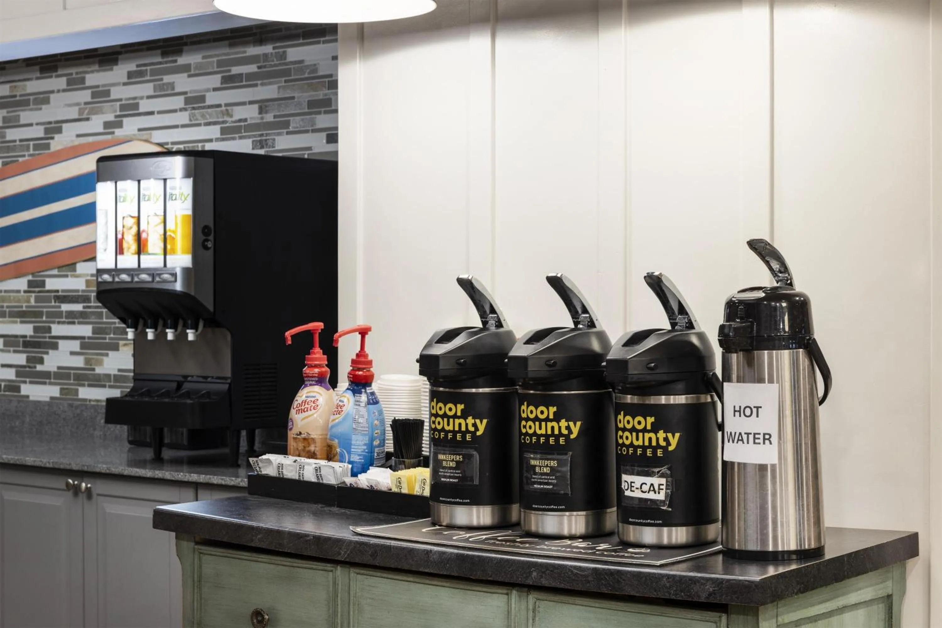 Restaurant/places to eat in Harbor Town Inn, BW Signature Collection