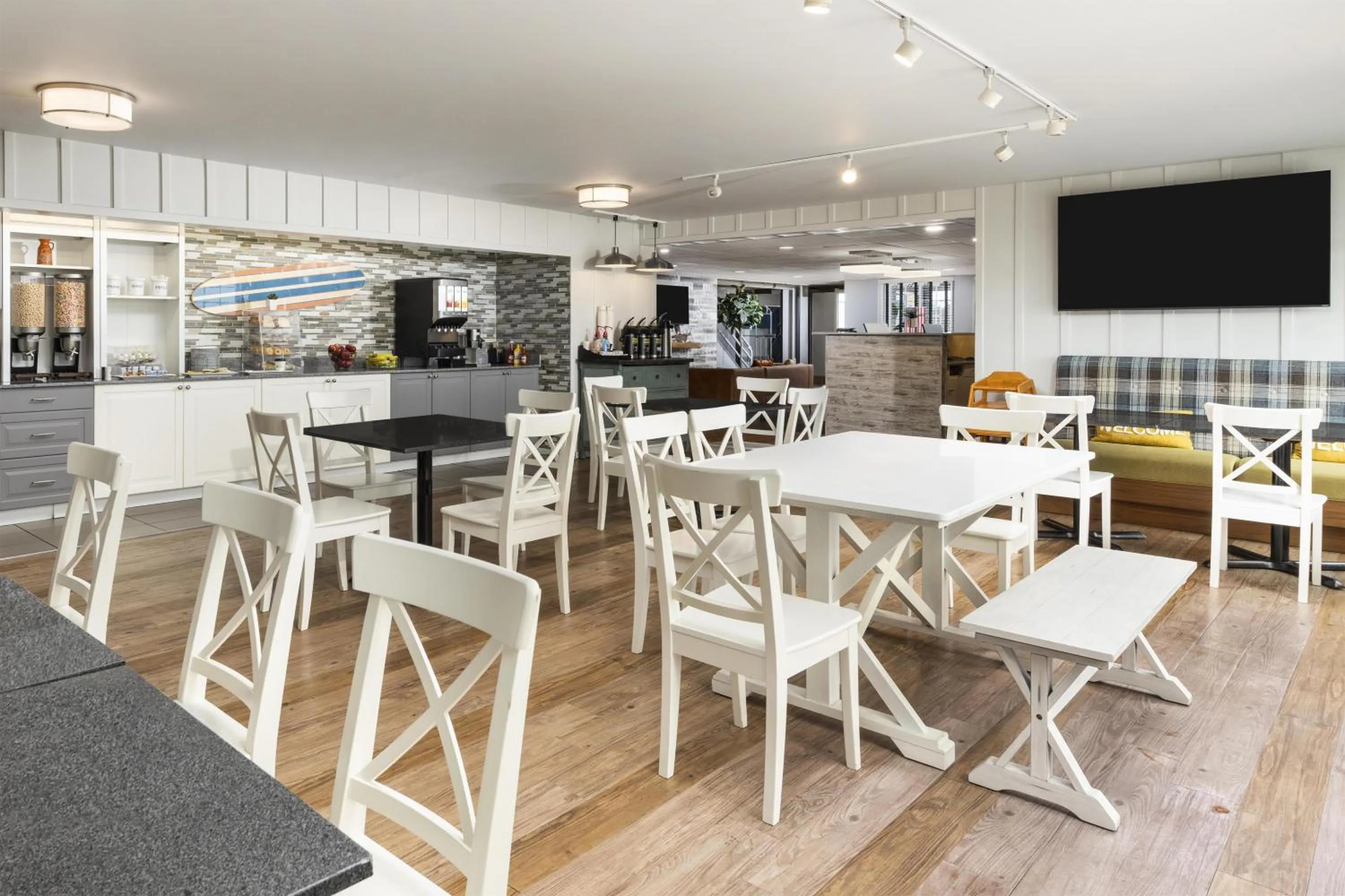 Restaurant/places to eat in Harbor Town Inn, BW Signature Collection