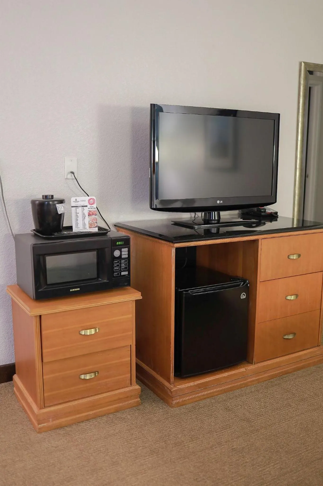 TV and multimedia in Harbor Town Inn, BW Signature Collection