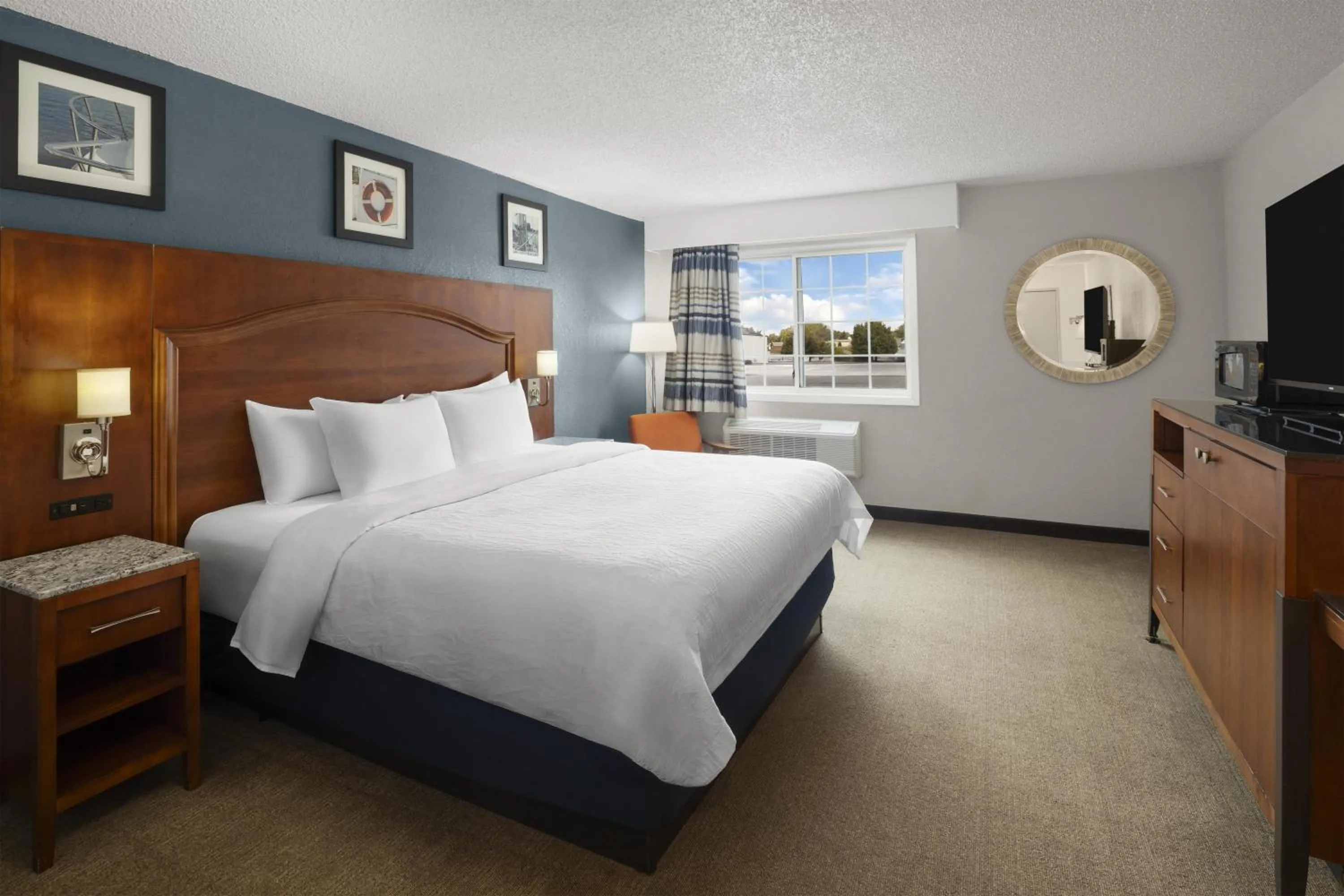 Bedroom, Bed in Harbor Town Inn, BW Signature Collection