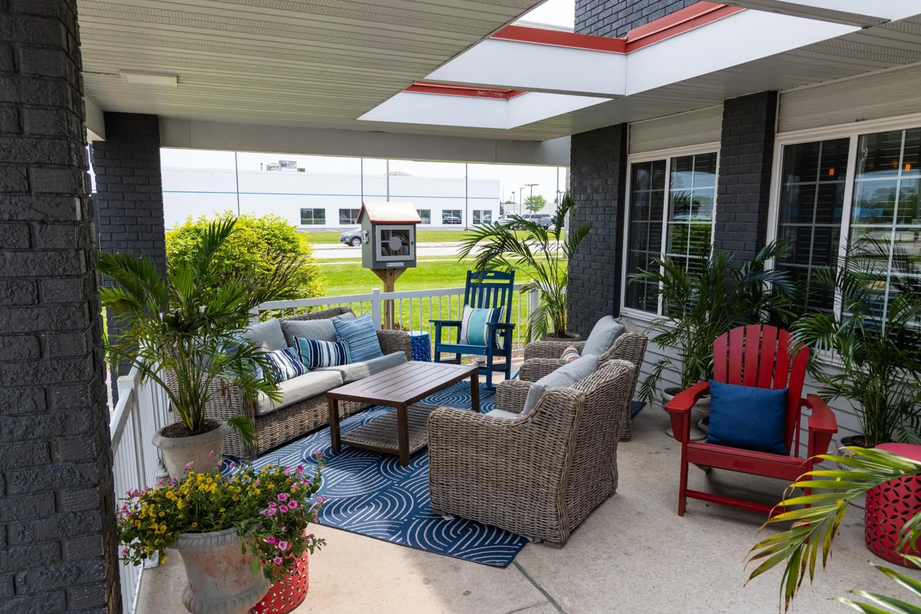 Patio in Harbor Town Inn, BW Signature Collection