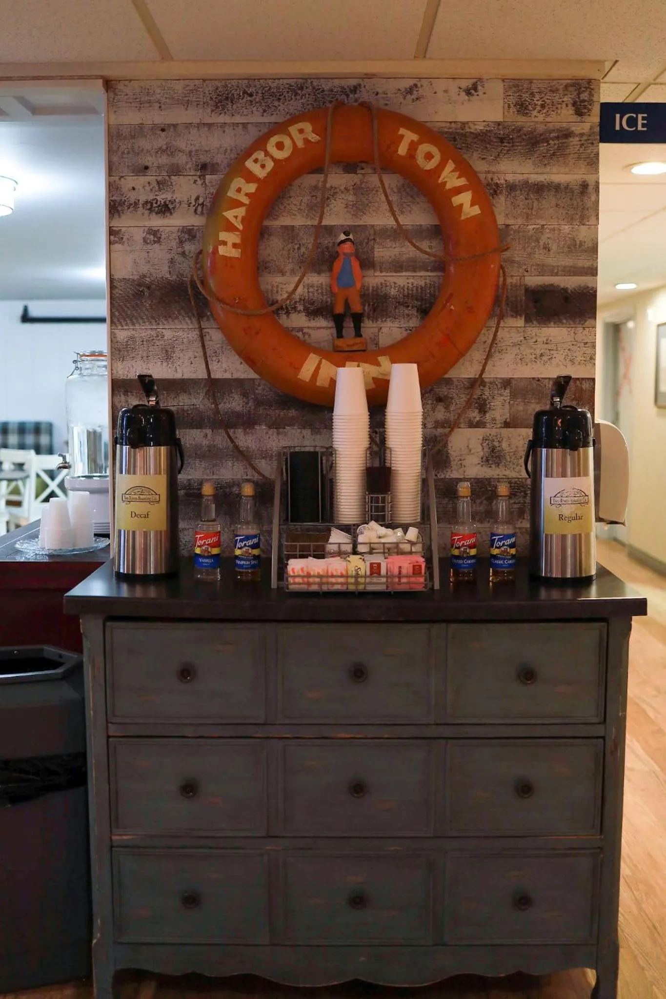 Coffee/tea facilities in Harbor Town Inn, BW Signature Collection