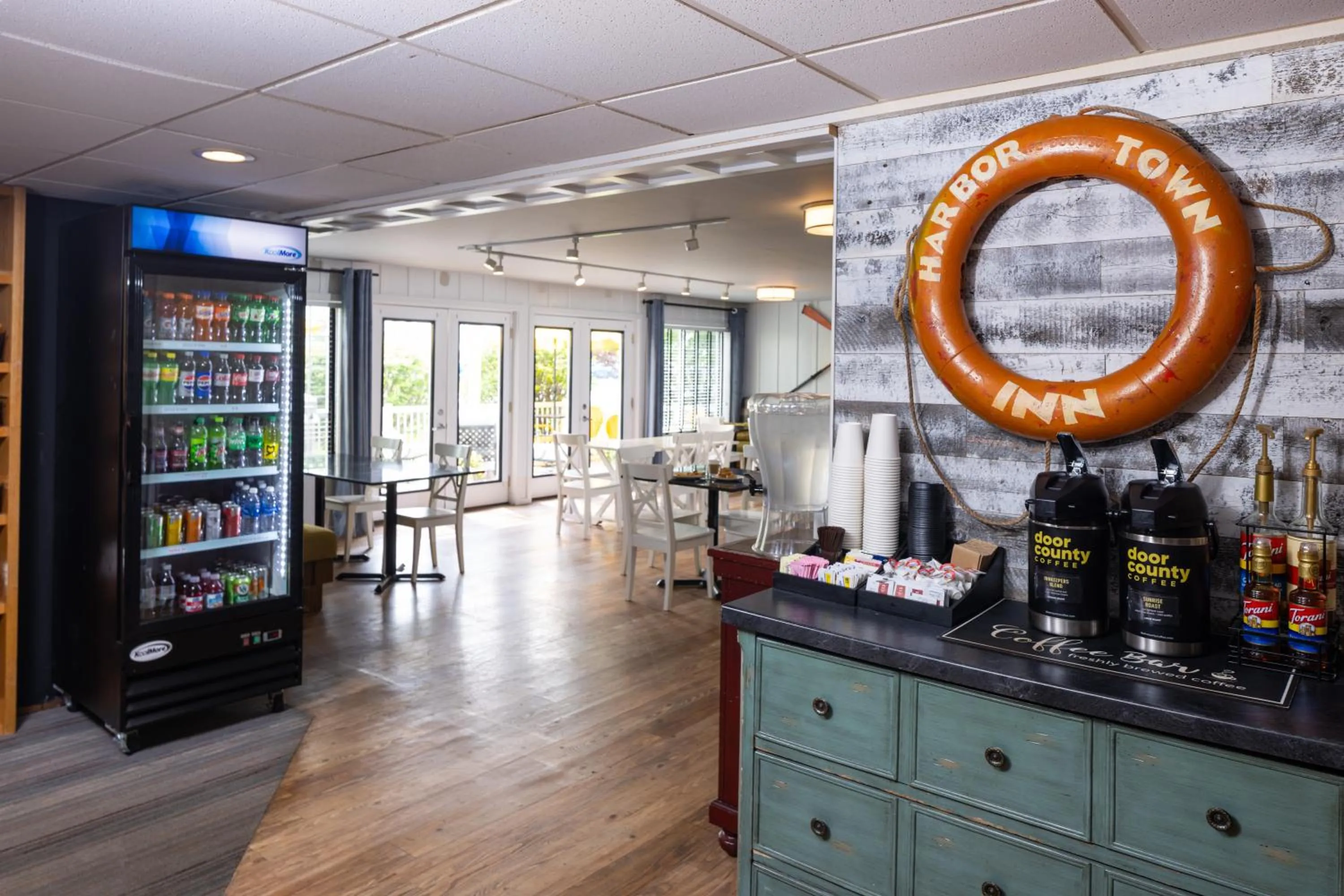 Food and drinks in Harbor Town Inn, BW Signature Collection