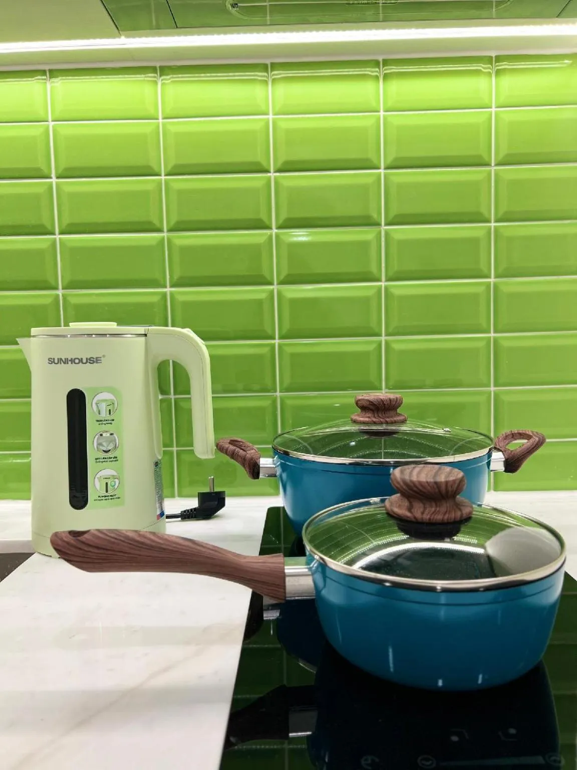 Kitchen or kitchenette in We Young Apartments by HOFs - Fireworks & Ocean view