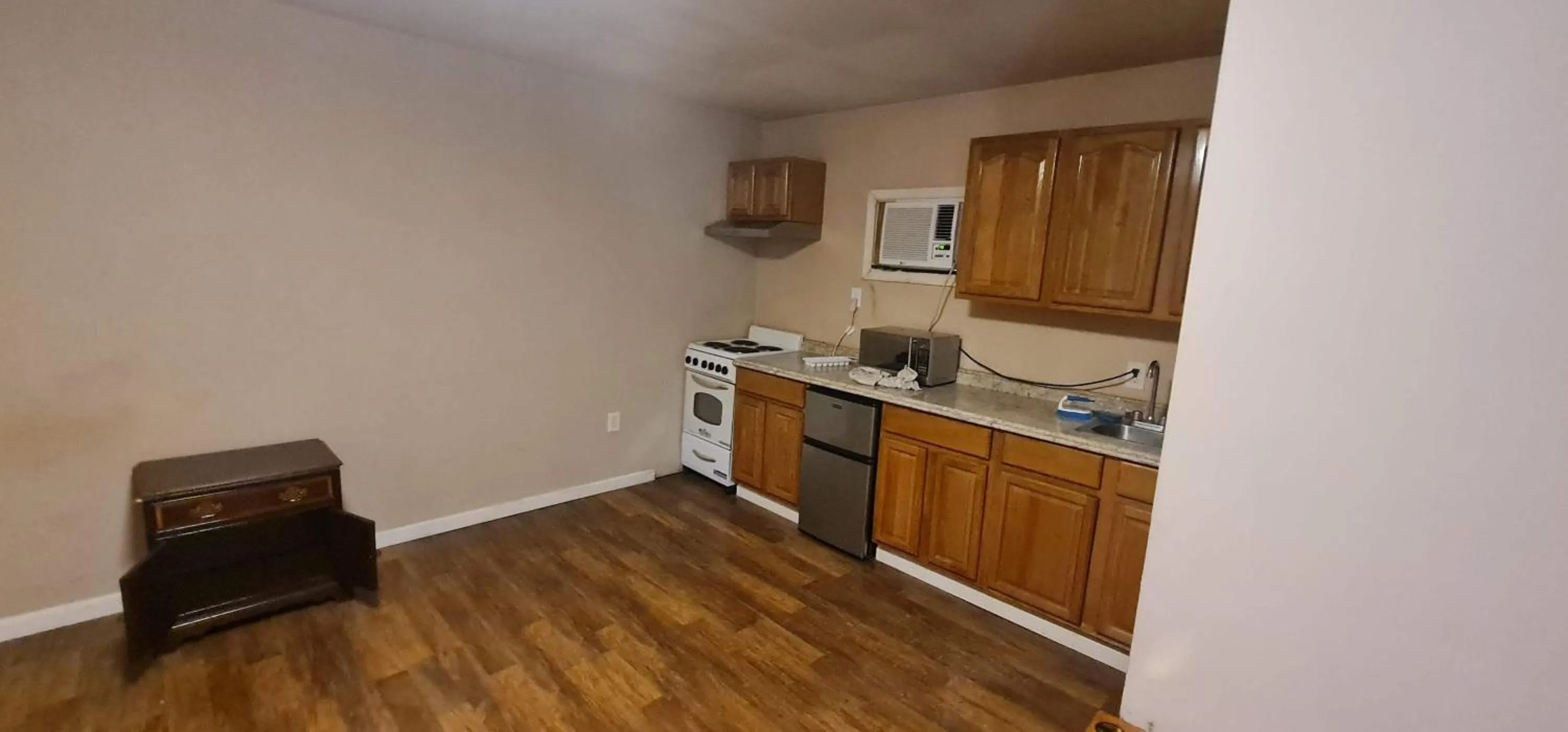 Bedroom in Werry's Cottages and Pub By OYO East Stroudsborg - Weekly Stays