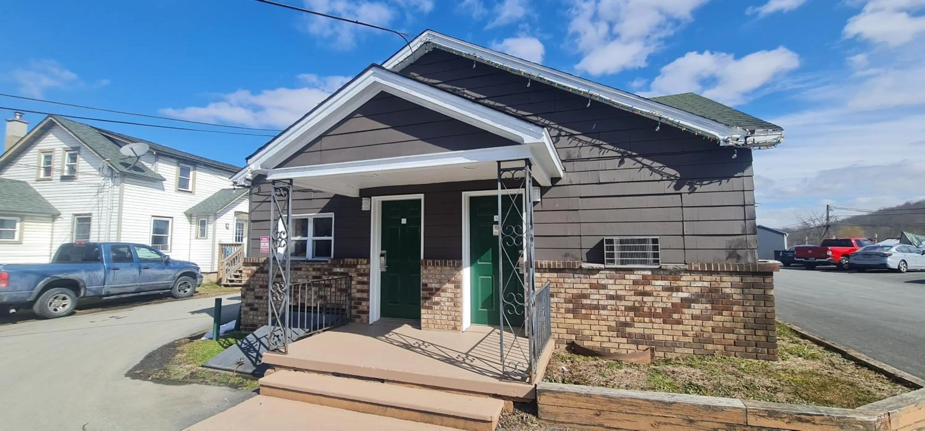 Facade/entrance in Werry's Cottages and Pub By OYO East Stroudsborg - Weekly Stays
