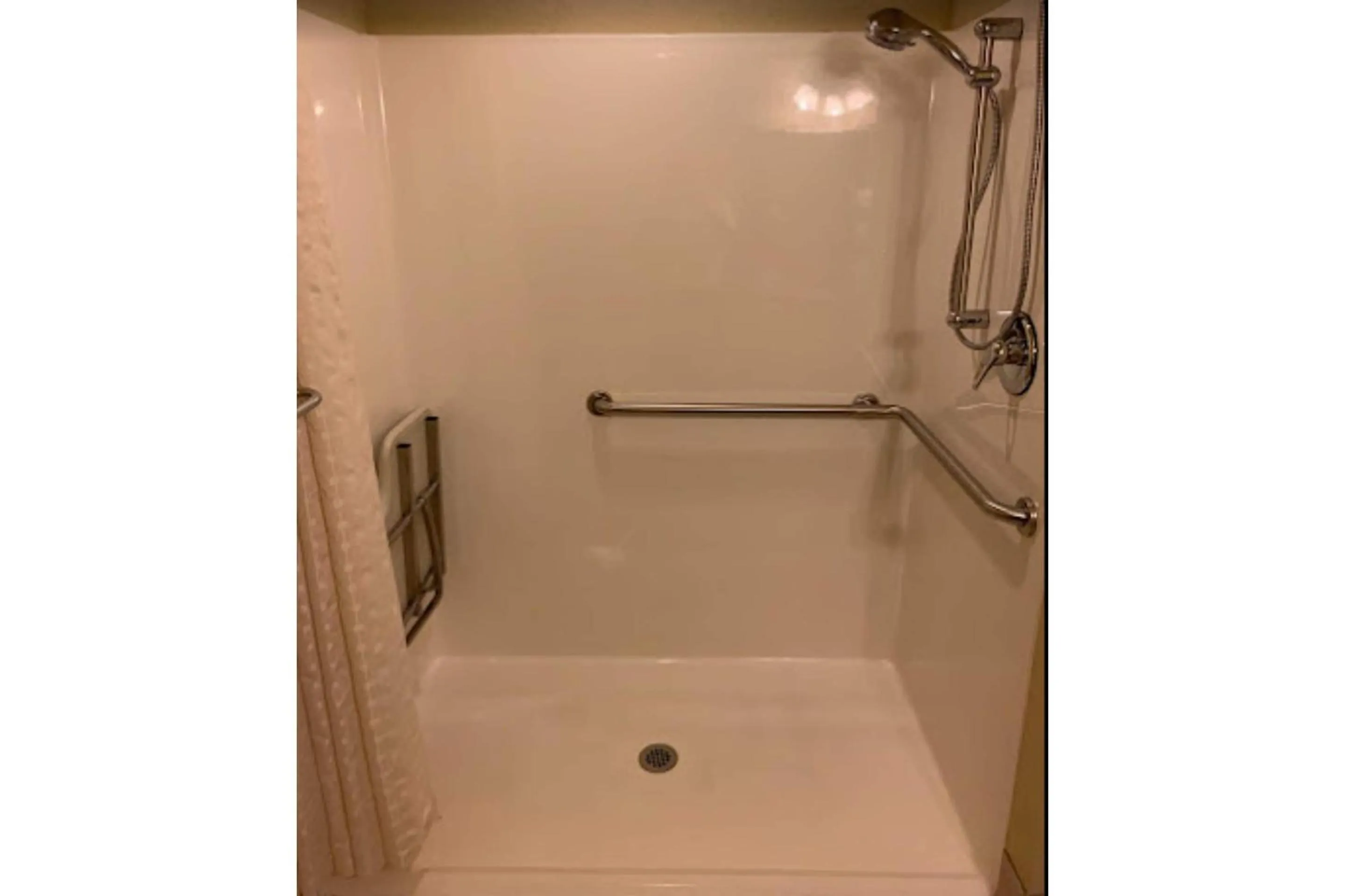 Bathroom in Werry's Cottages and Pub By OYO East Stroudsborg - Weekly Stays