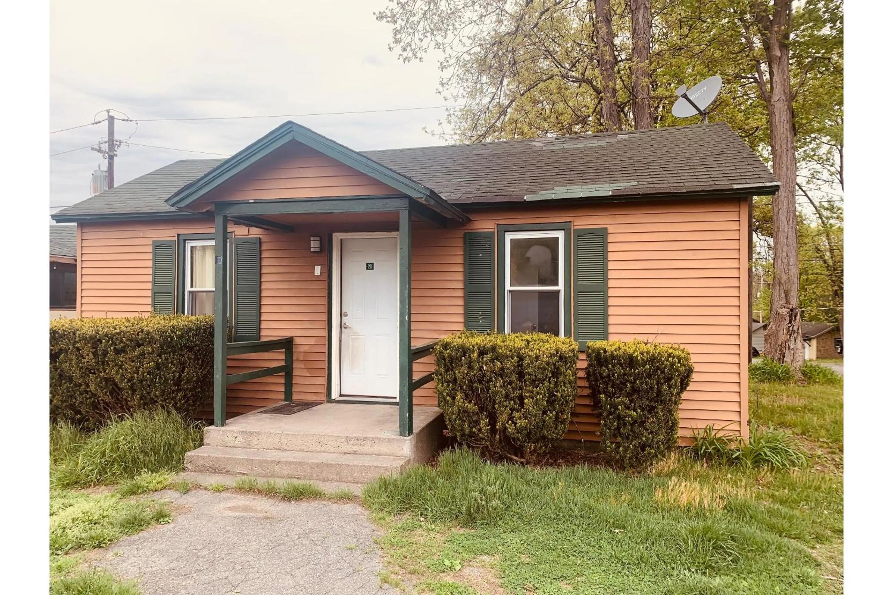 Bedroom in Werry's Cottages and Pub By OYO East Stroudsborg - Weekly Stays