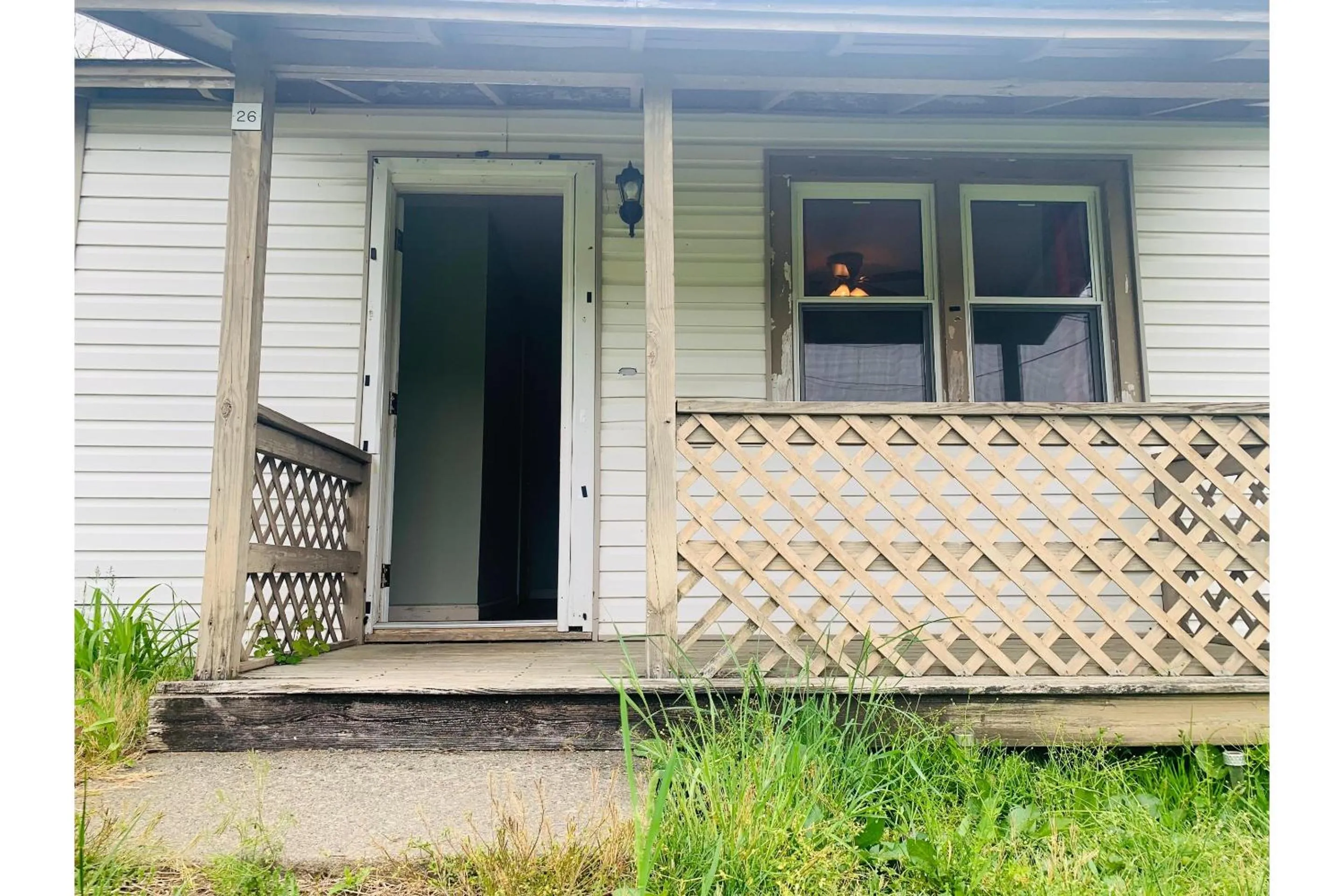 Bedroom in Werry's Cottages and Pub By OYO East Stroudsborg - Weekly Stays