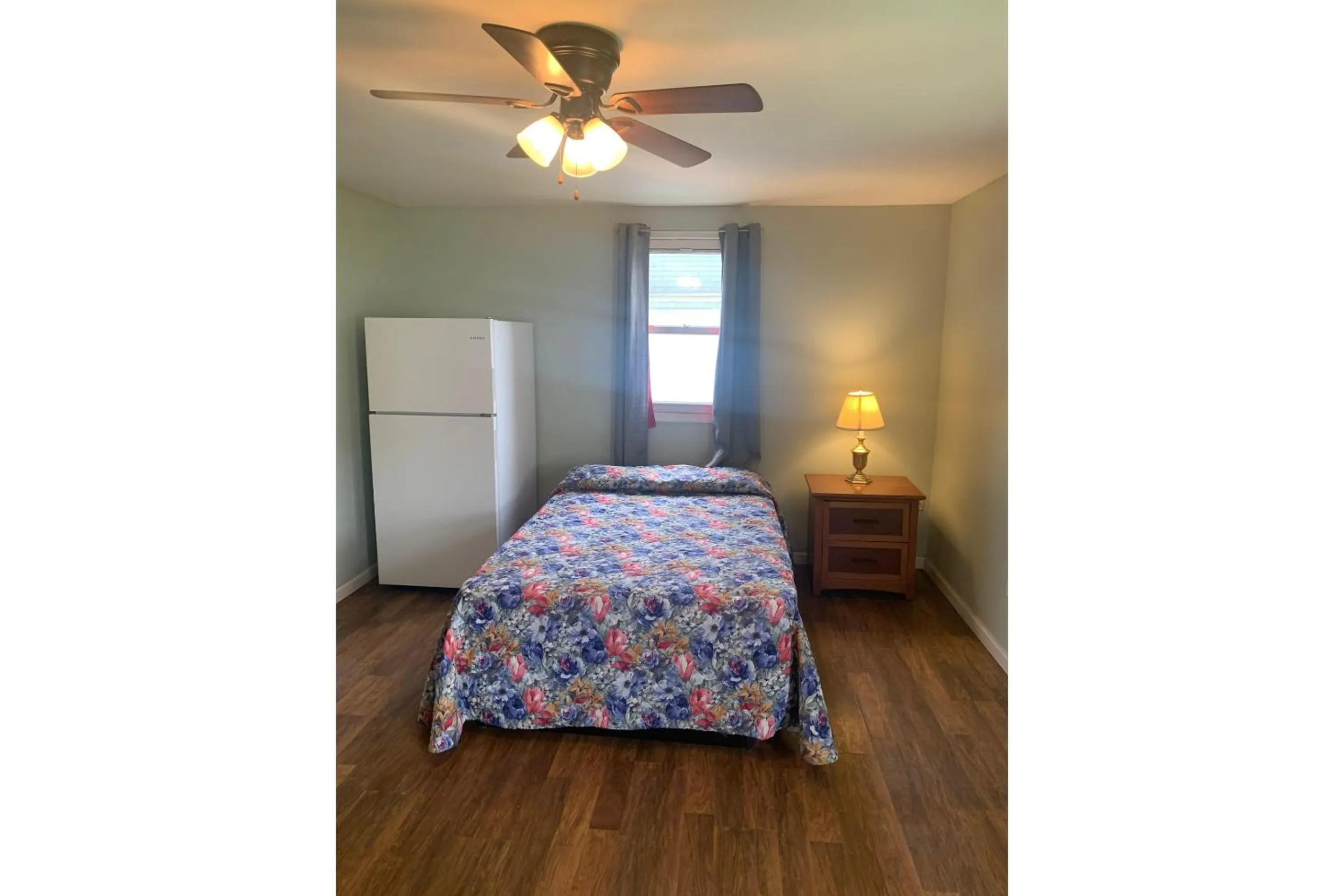 Bedroom, Bed in Werry's Cottages and Pub By OYO East Stroudsborg - Weekly Stays