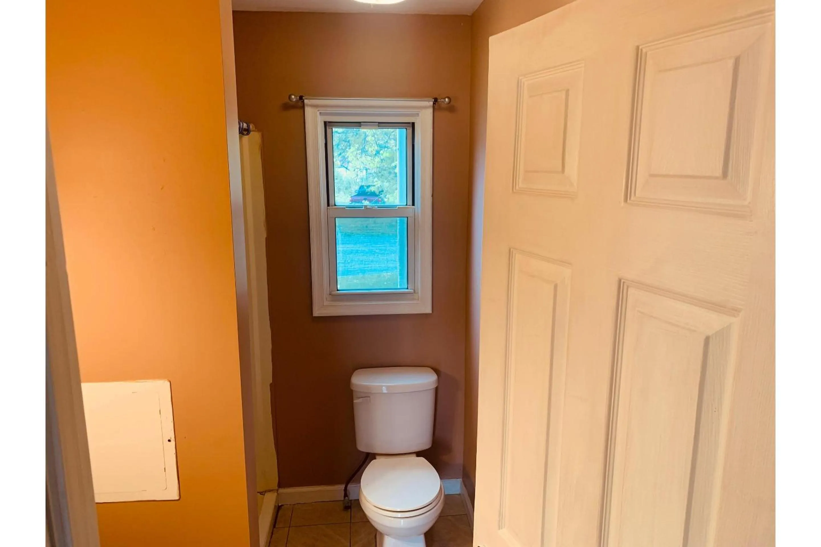 Bedroom in Werry's Cottages and Pub By OYO East Stroudsborg - Weekly Stays