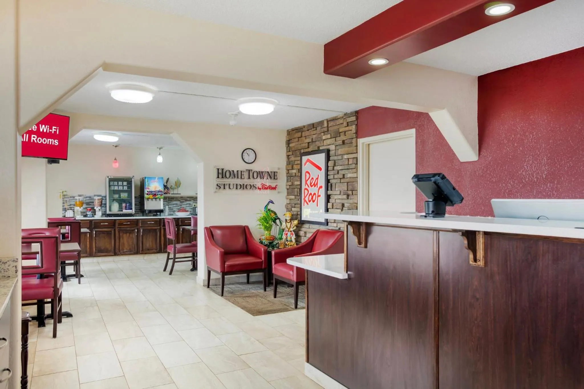 Lobby or reception in HomeTowne Studios by Red Roof Huntsville - Madison