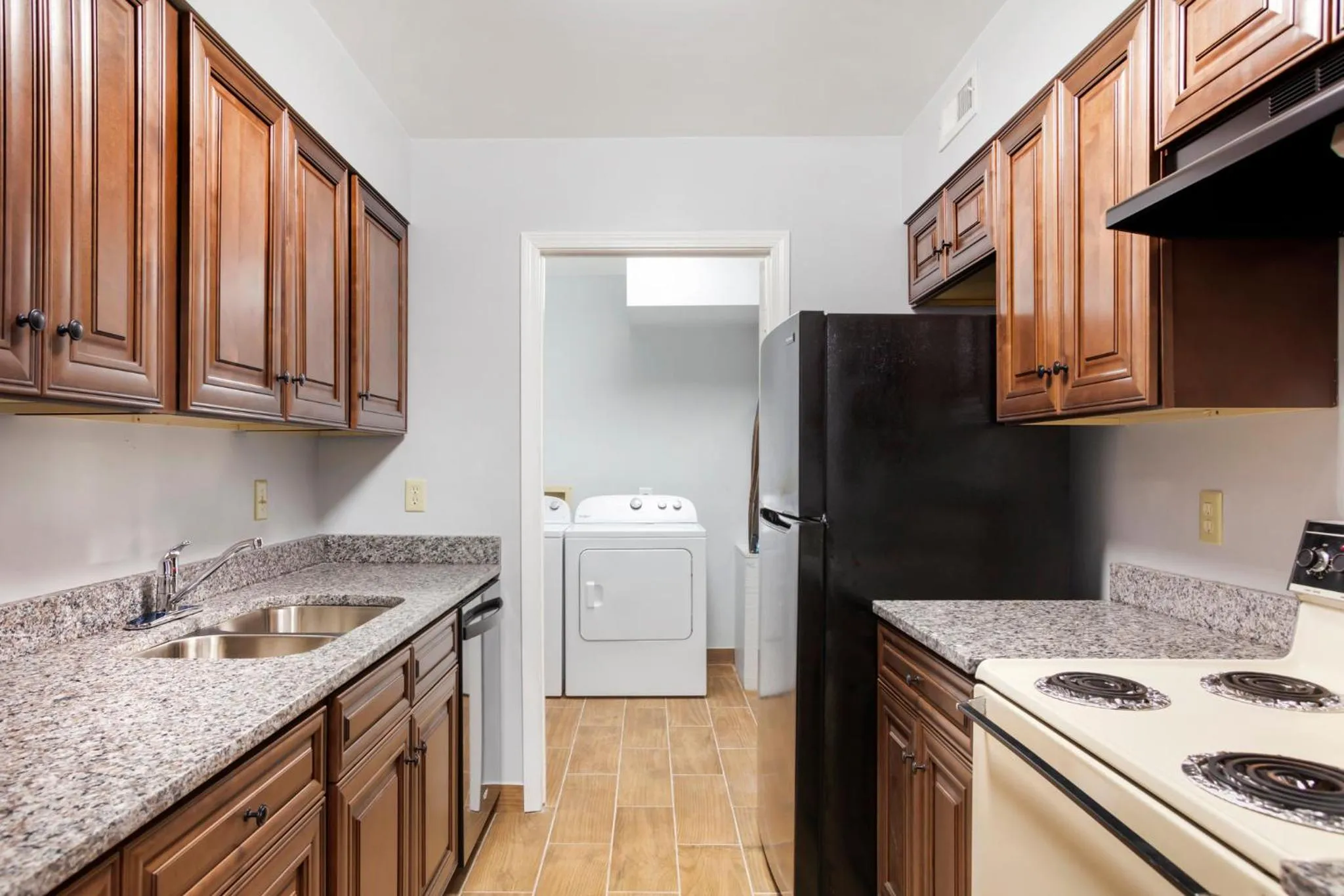 Photo of the whole room in HomeTowne Studios by Red Roof Huntsville - Madison