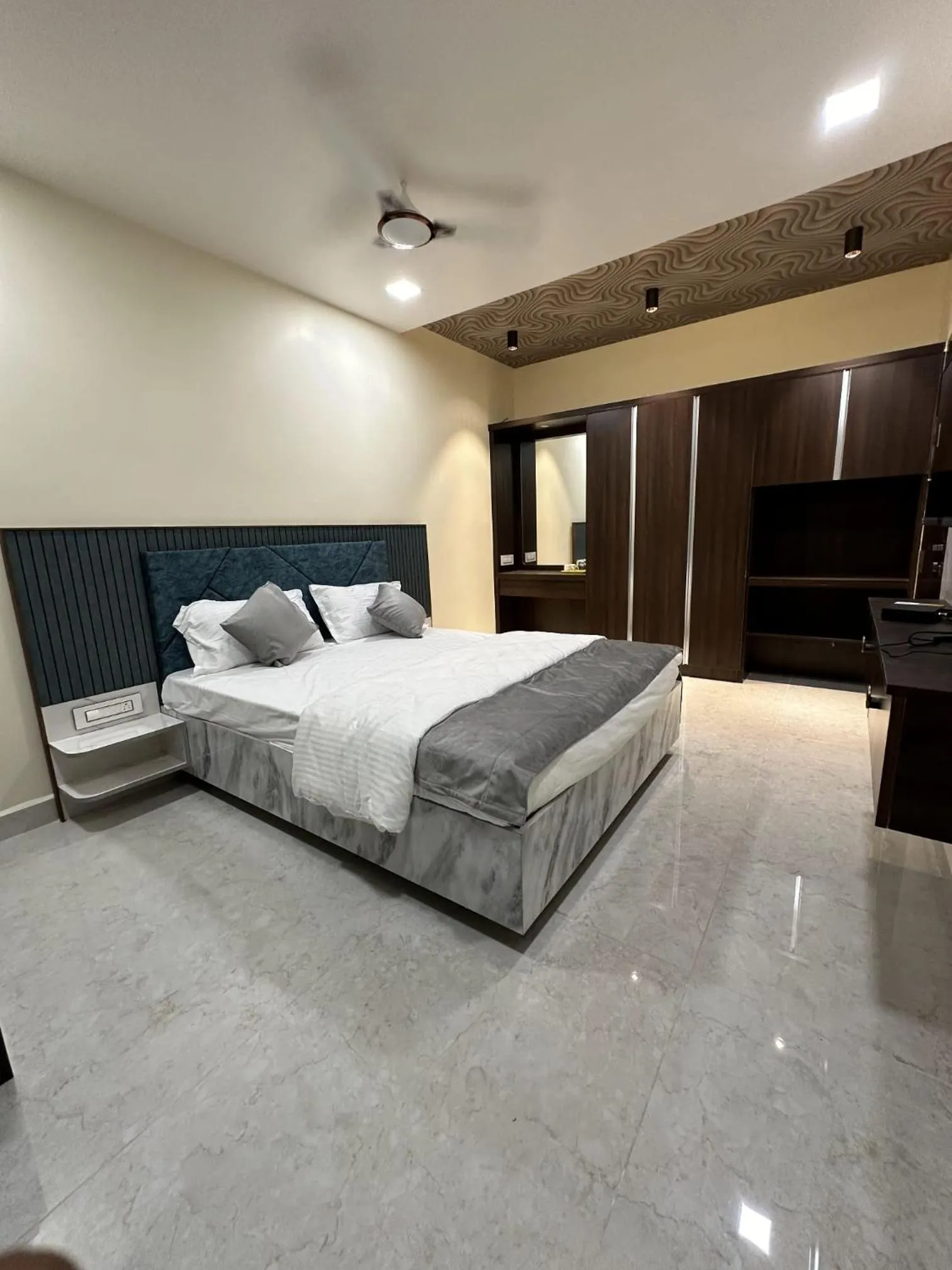 Photo of the whole room, Bed in Jai Raja's Tower