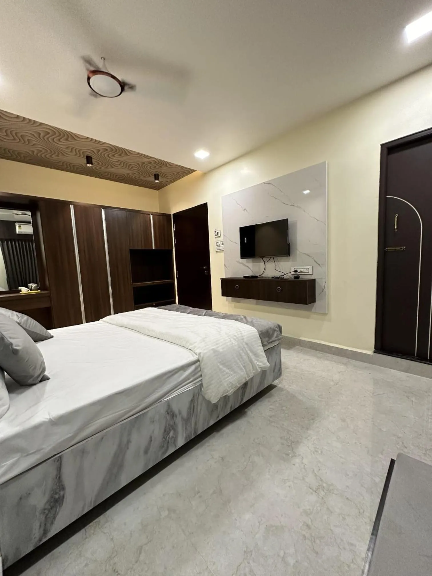 TV and multimedia, Bed in Jai Raja's Tower