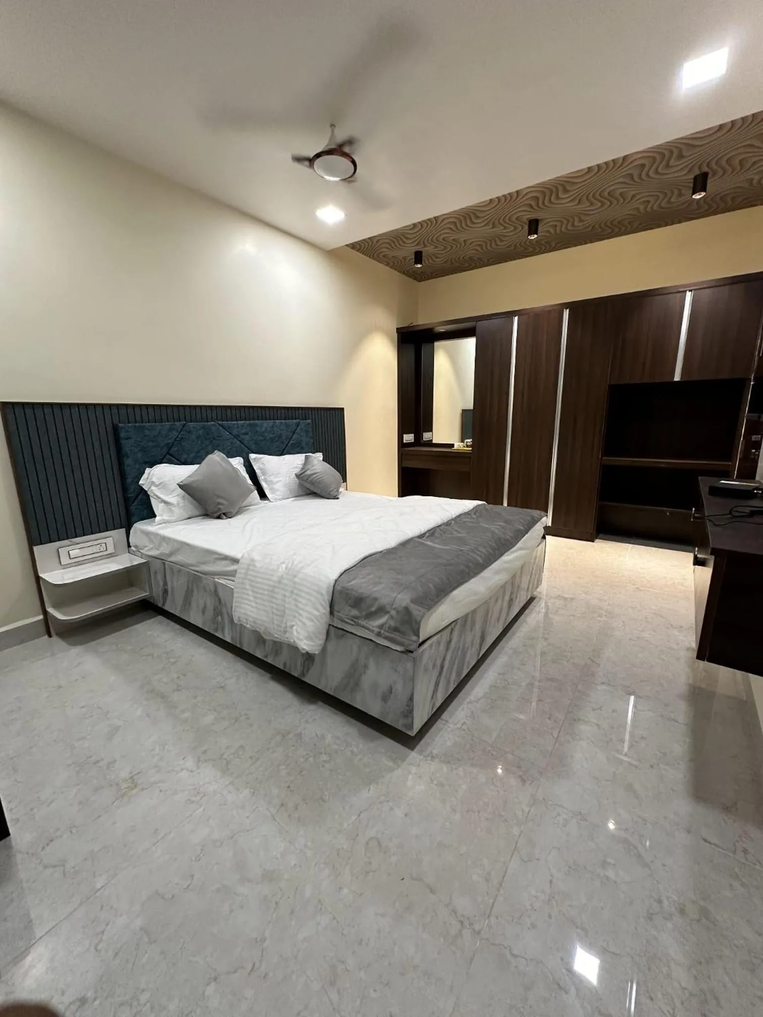 Photo of the whole room, Bed in Jai Raja's Tower