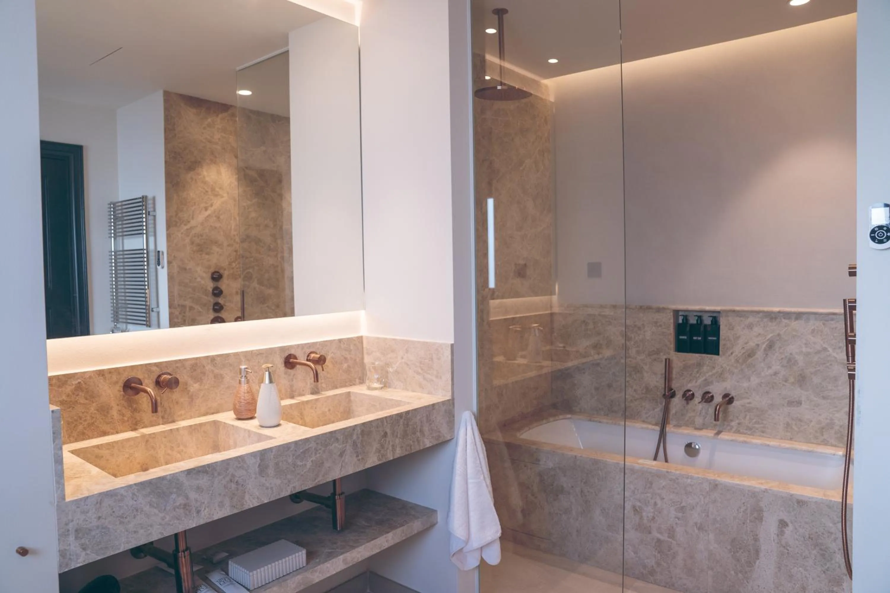 Shower in Hotel Boutique Sidonia