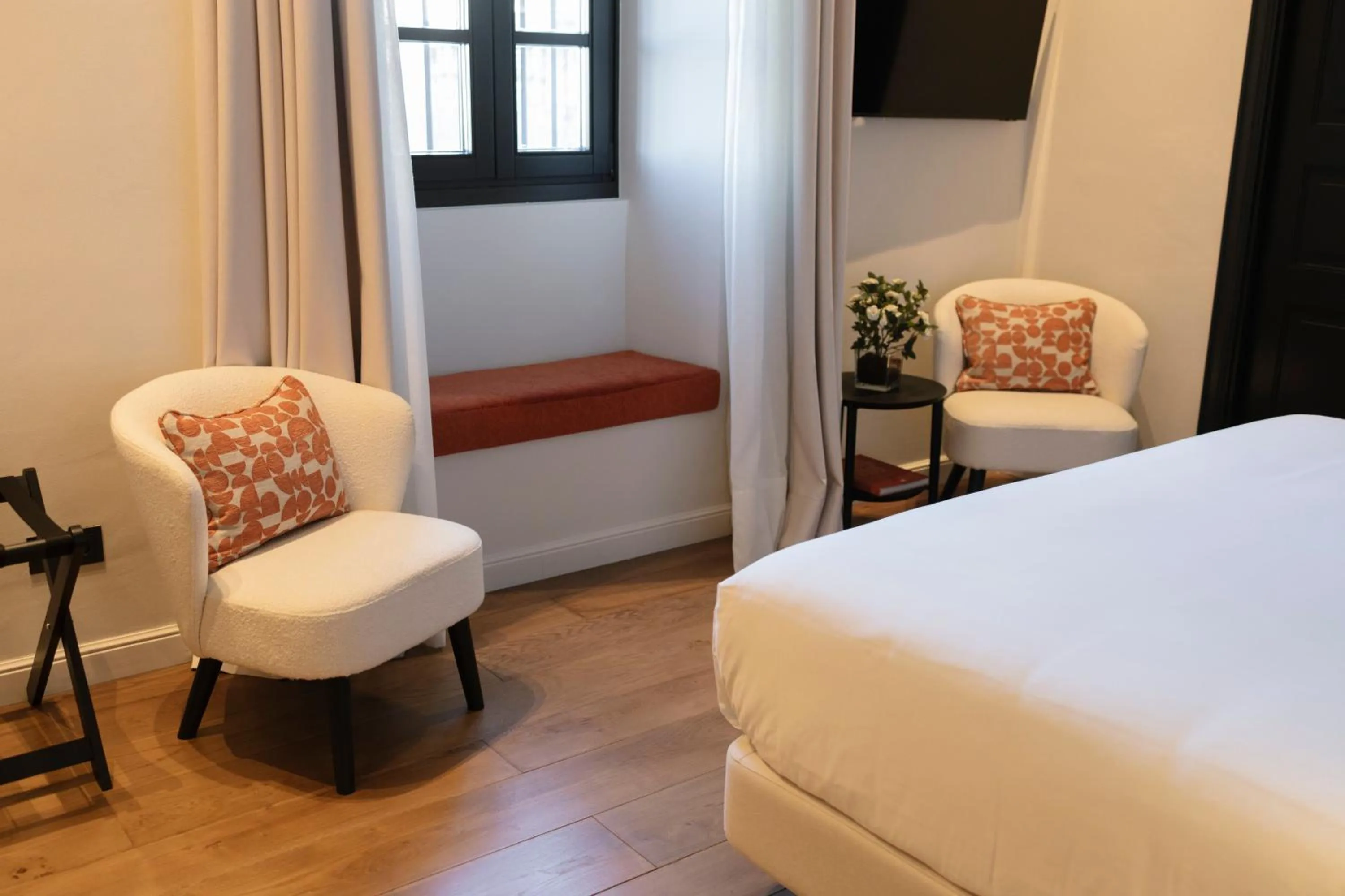 Seating area, Bed in Hotel Boutique Sidonia