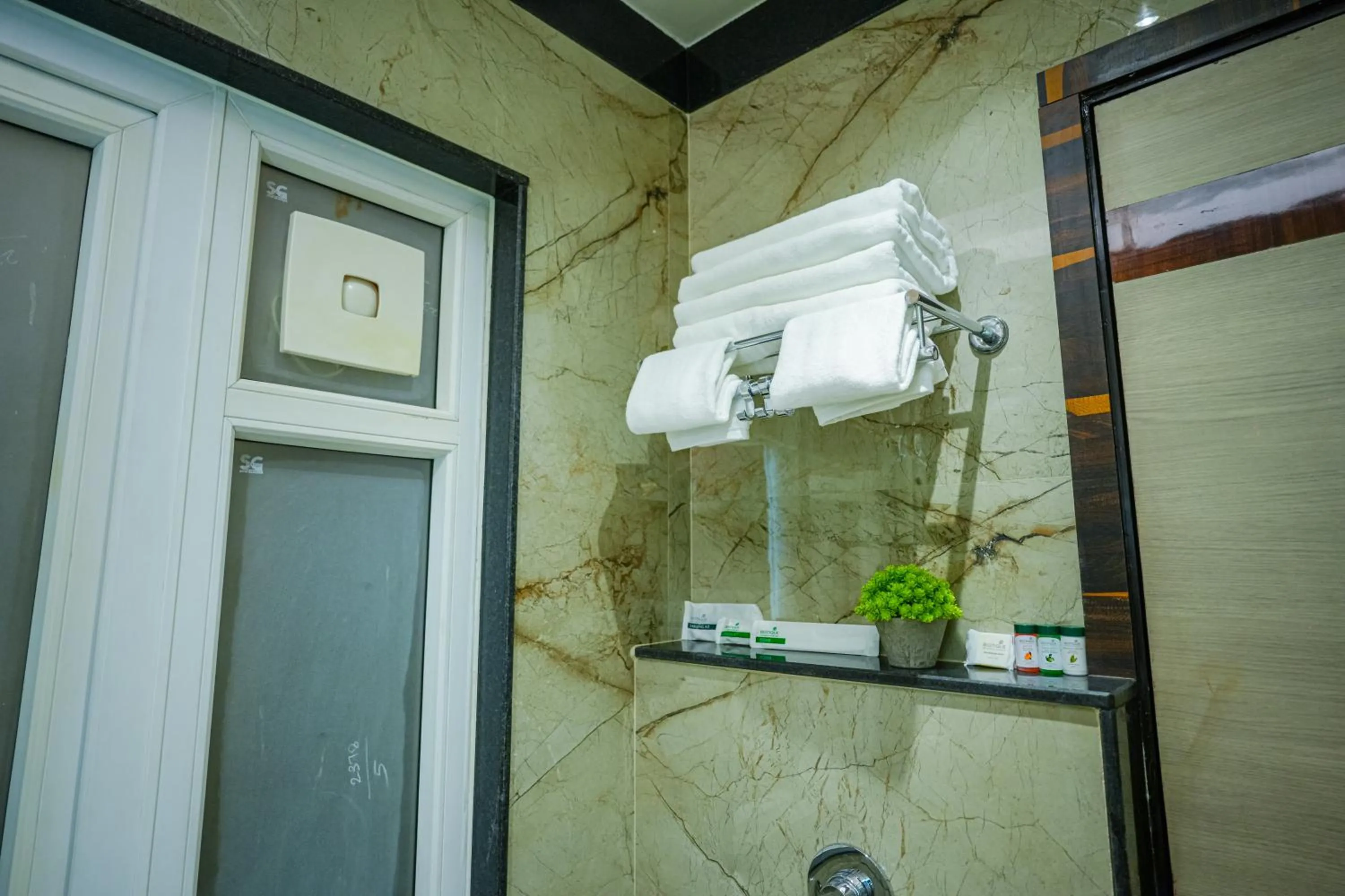 Bathroom in Sri Shyam Villas Near Kashi Vishwanath Temple