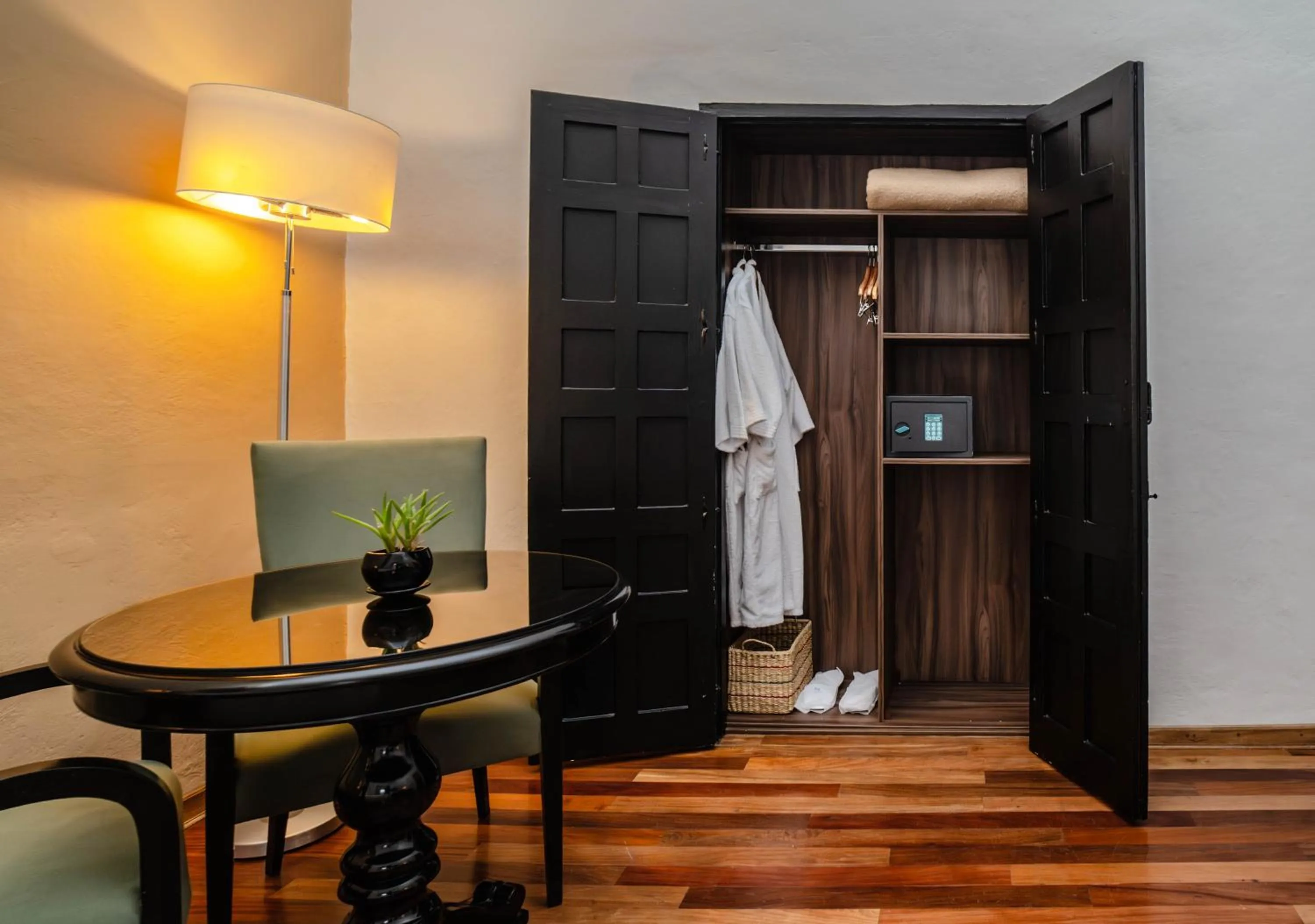 wardrobe in Novotel Cusco