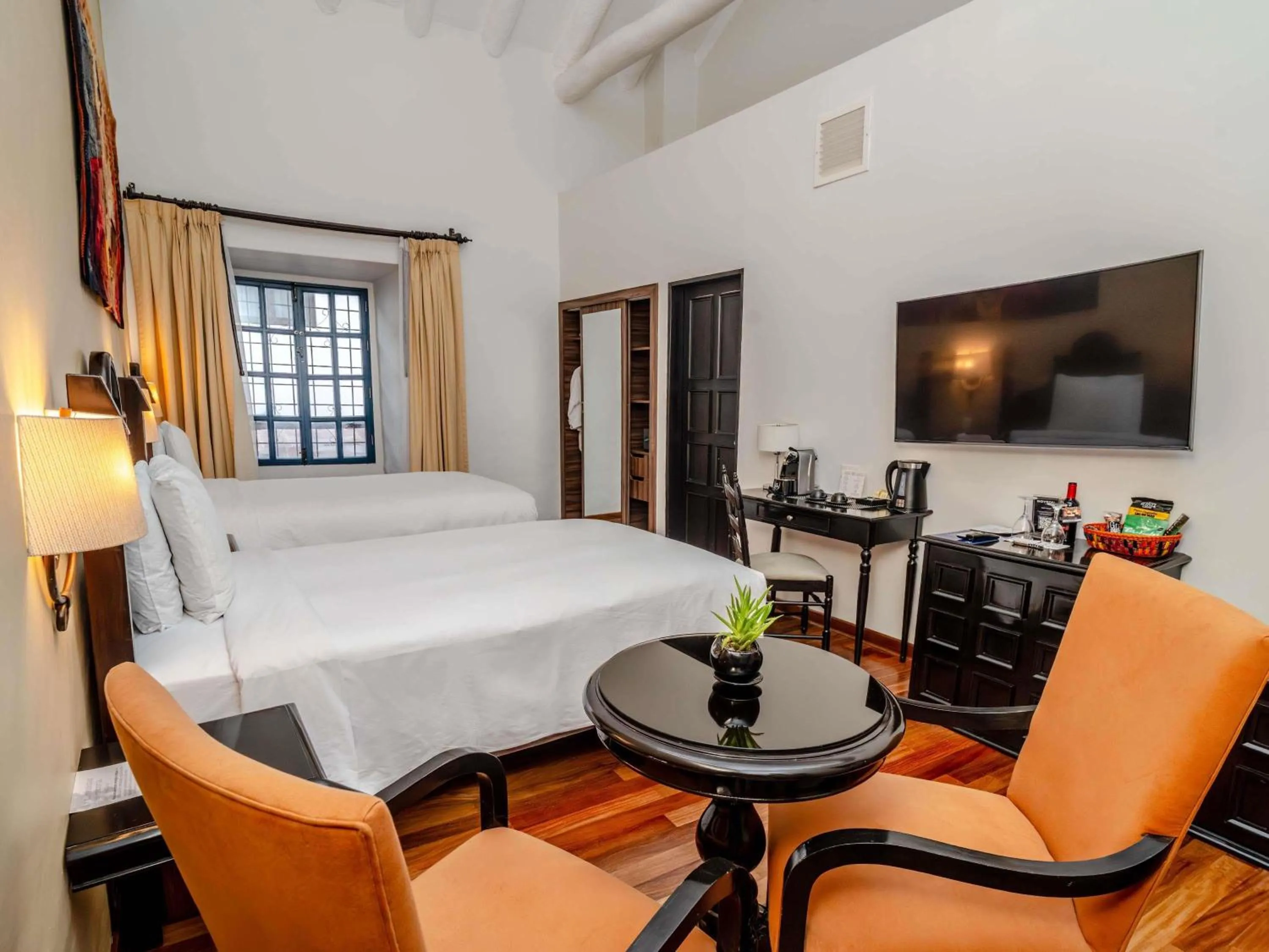 Bedroom, Bed in Novotel Cusco