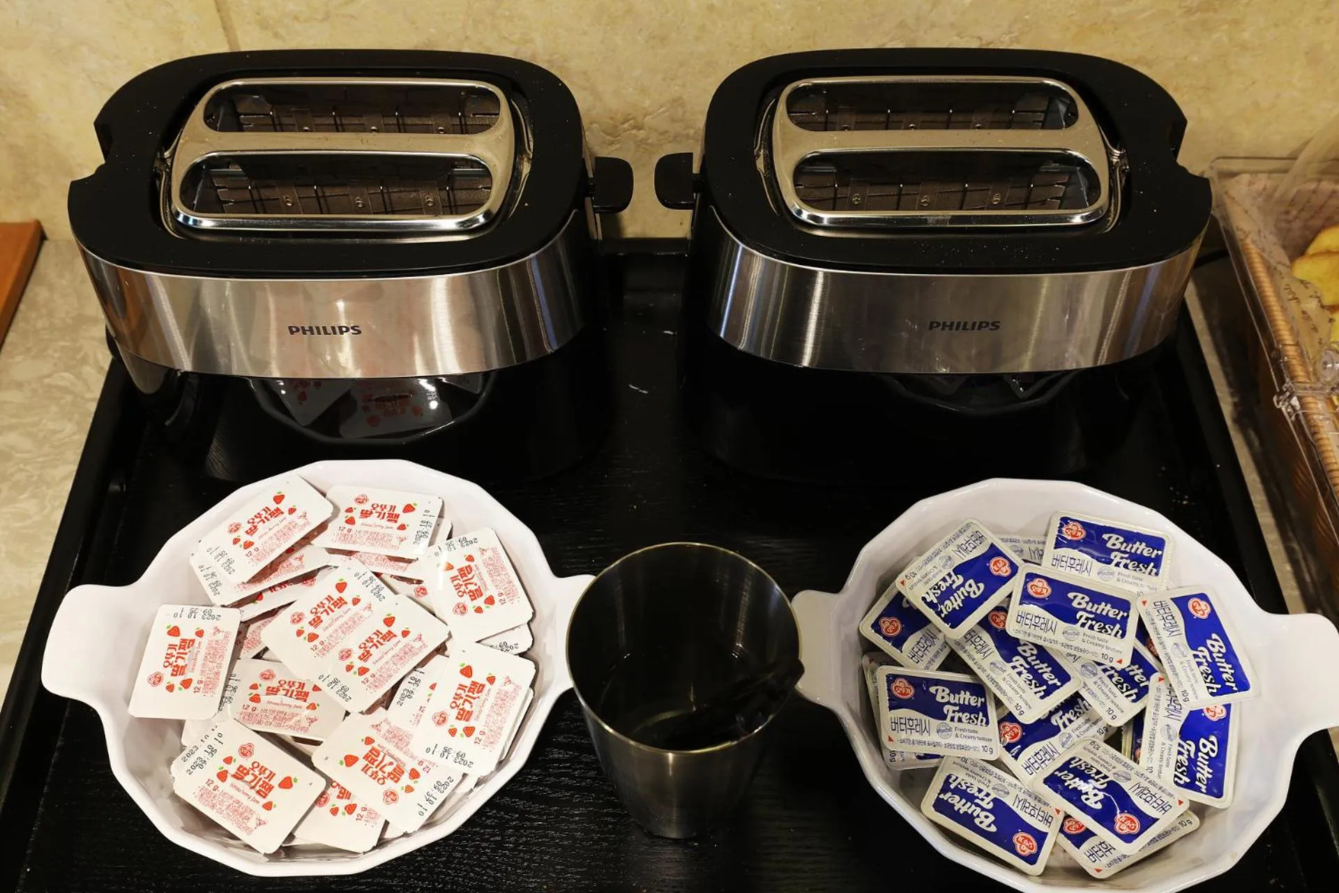Coffee/tea facilities in Gaeul Hotel