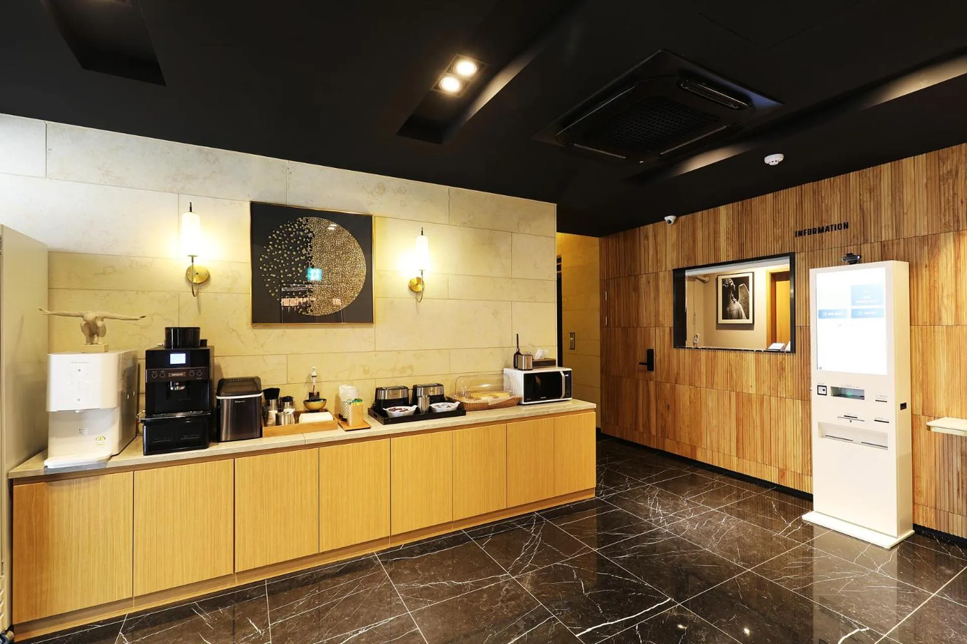 Coffee/tea facilities in Gaeul Hotel