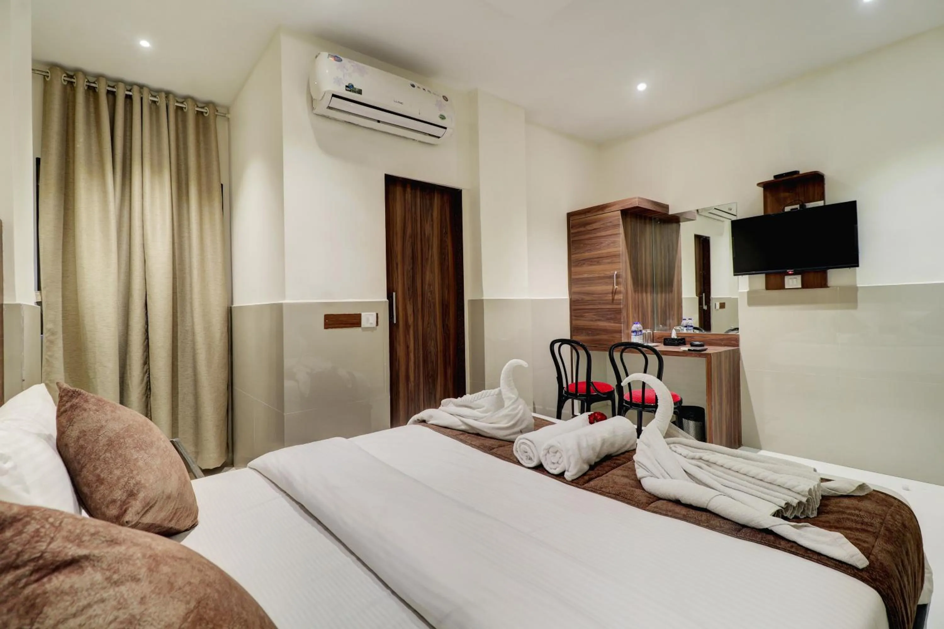 TV and multimedia, Bed in New Parimeet Residency