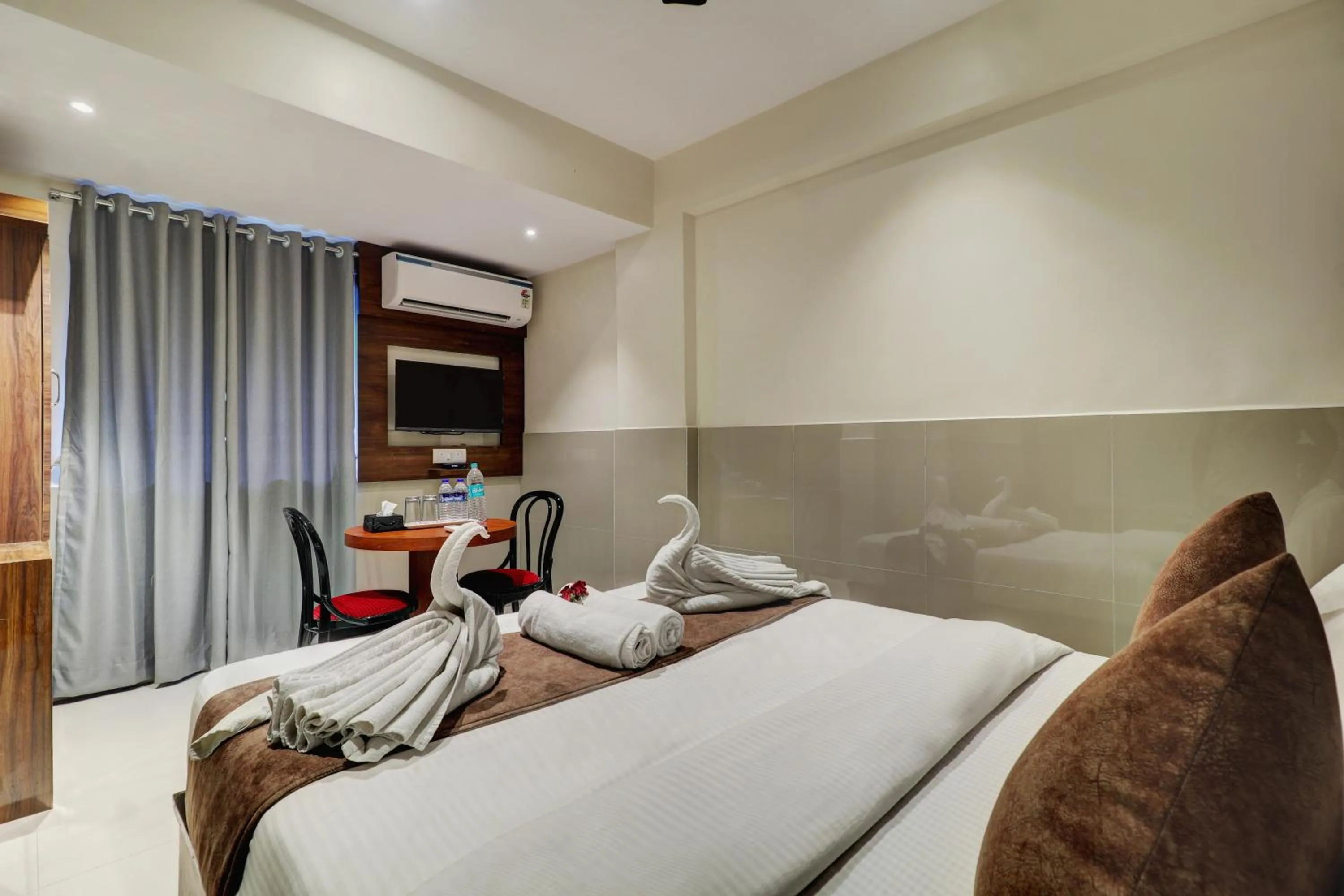 TV and multimedia, Bed in New Parimeet Residency