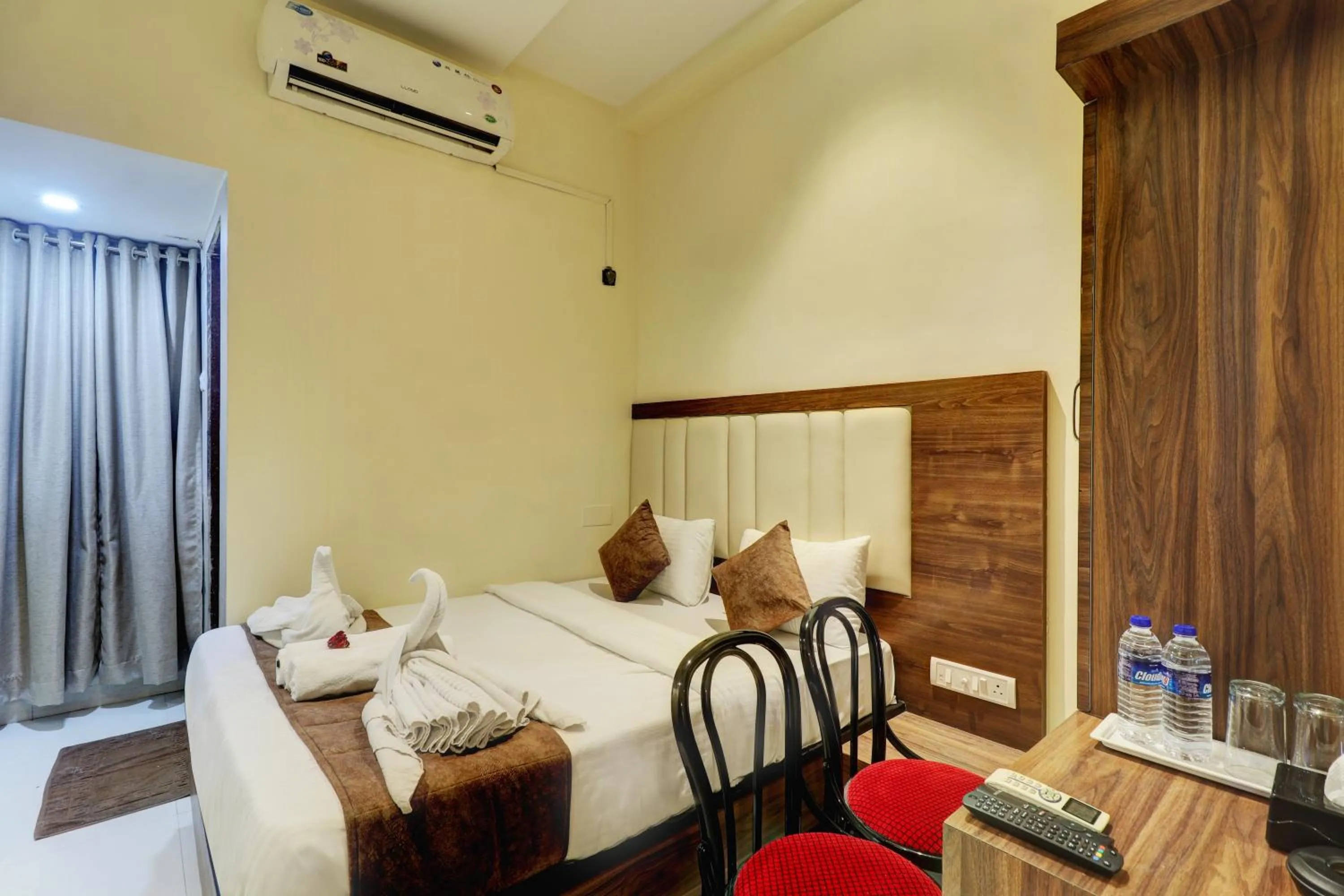 Bed in New Parimeet Residency