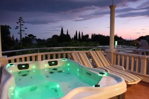 Apartments & Rooms Cakelic I