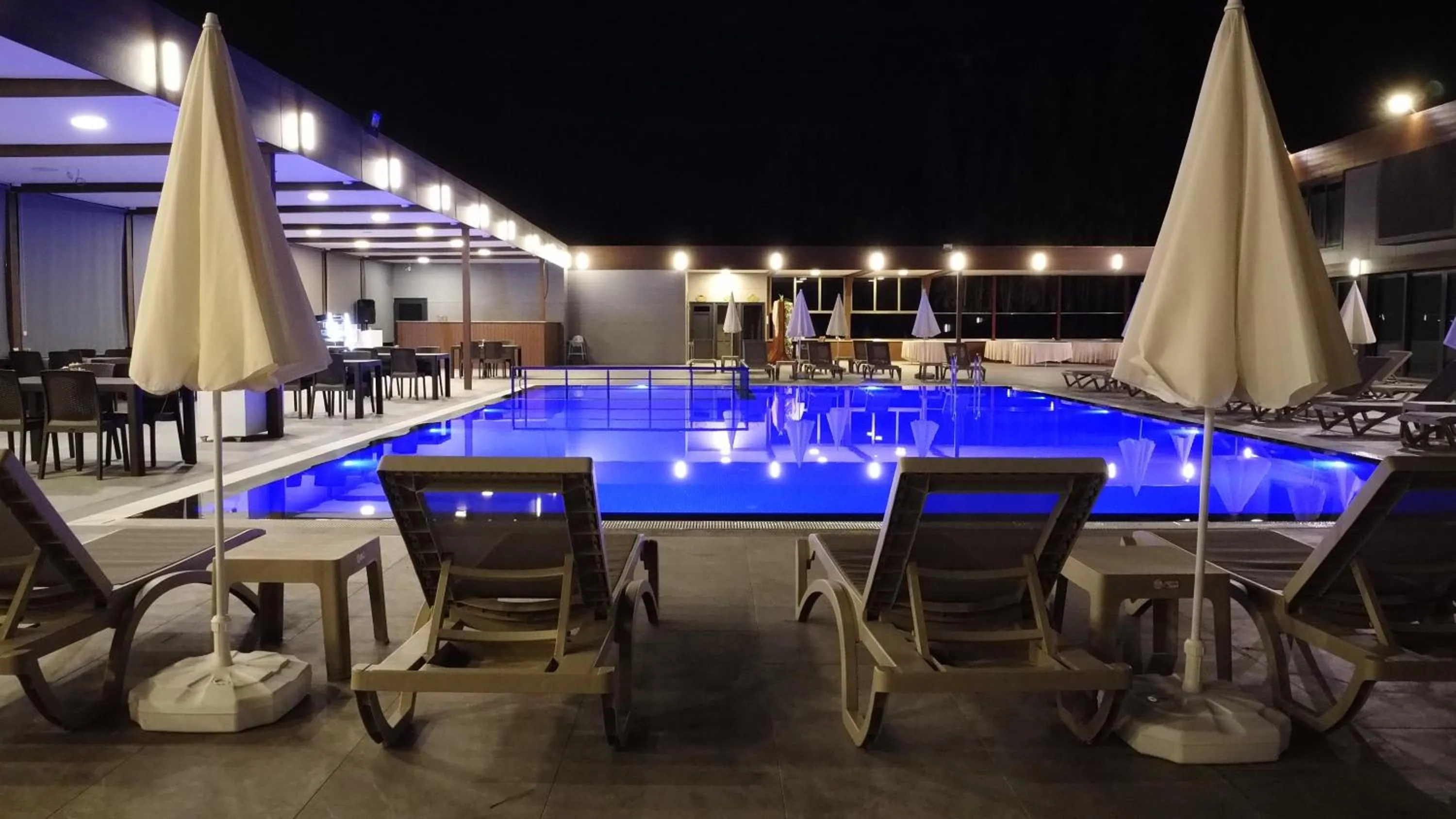 Swimming pool in Baronet Kamping