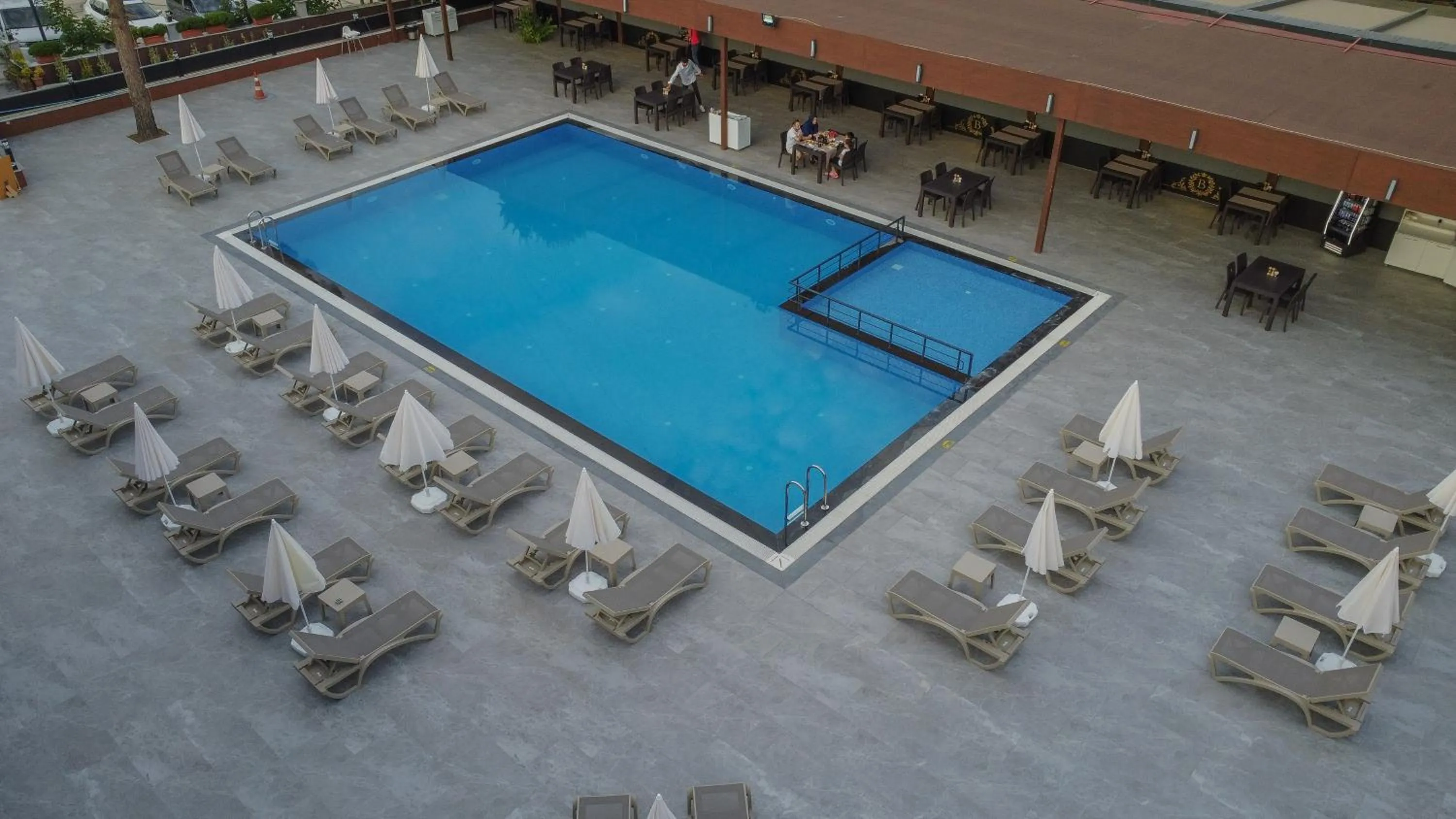 Swimming pool in Baronet Kamping