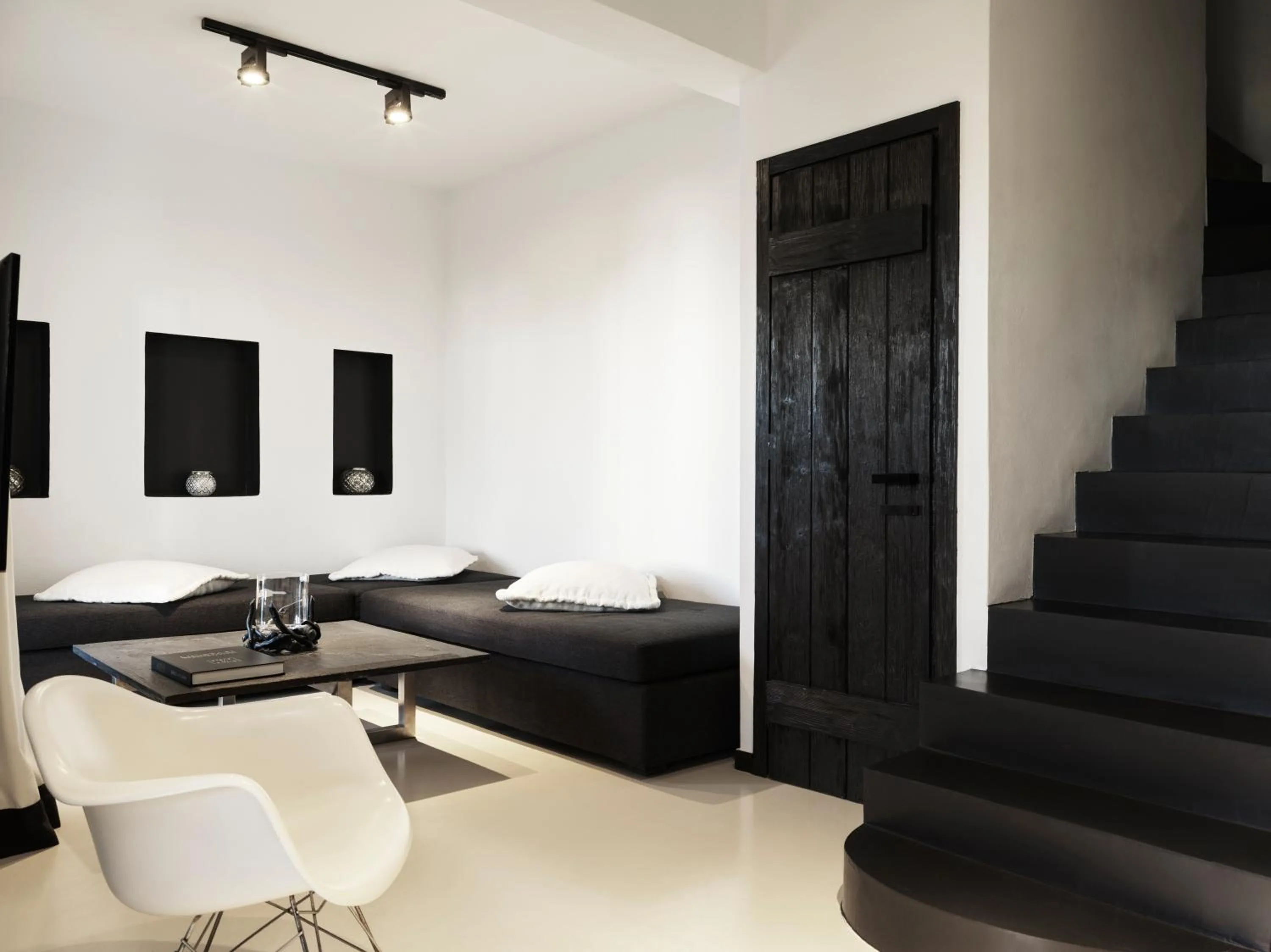 Seating area in Liostasi