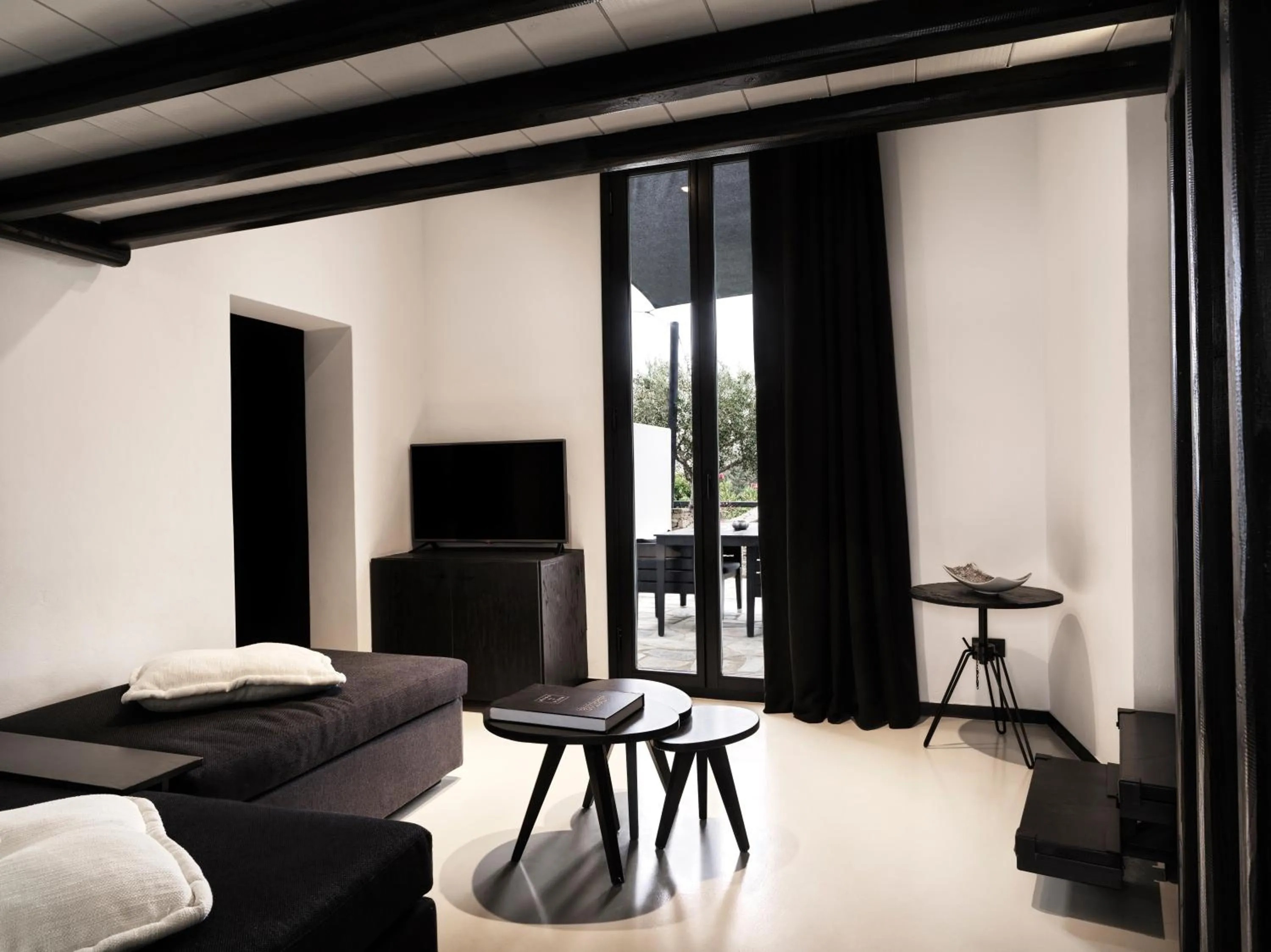 Seating area, Bed in Liostasi