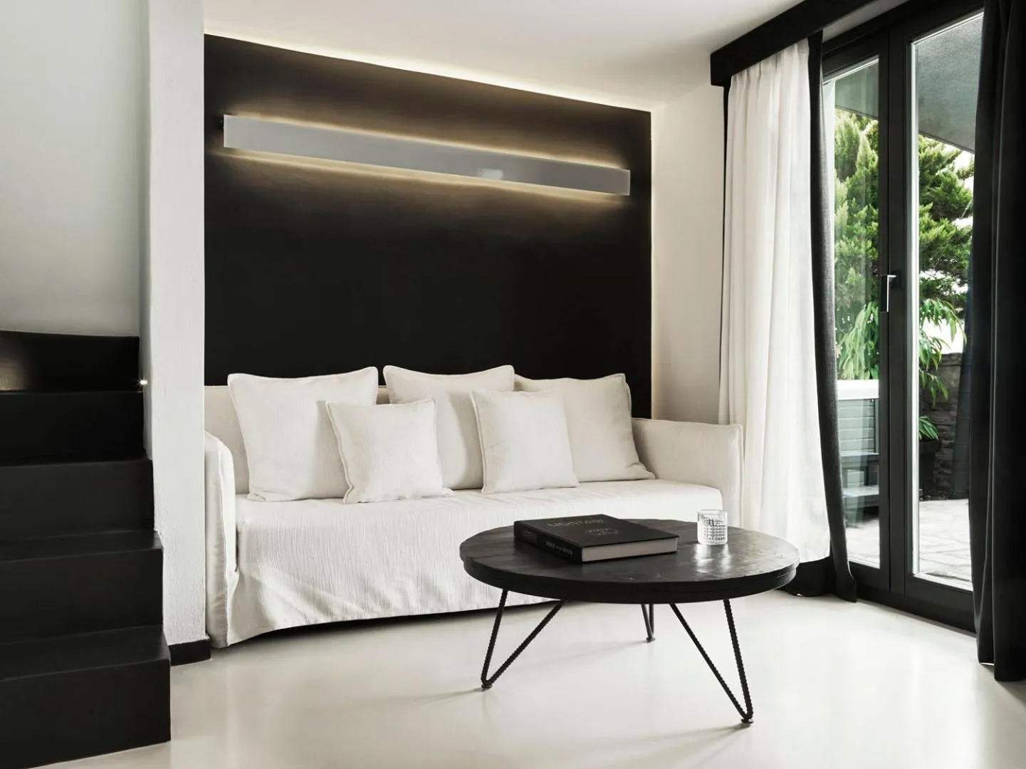 Seating area, Bed in Liostasi