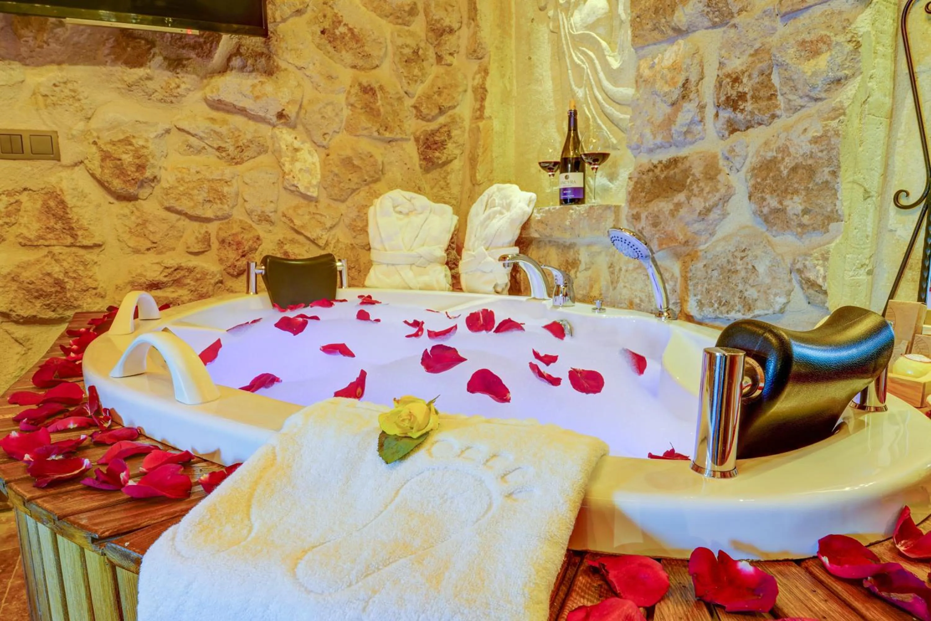 Hot Tub in Marbay Cave Cappadocia