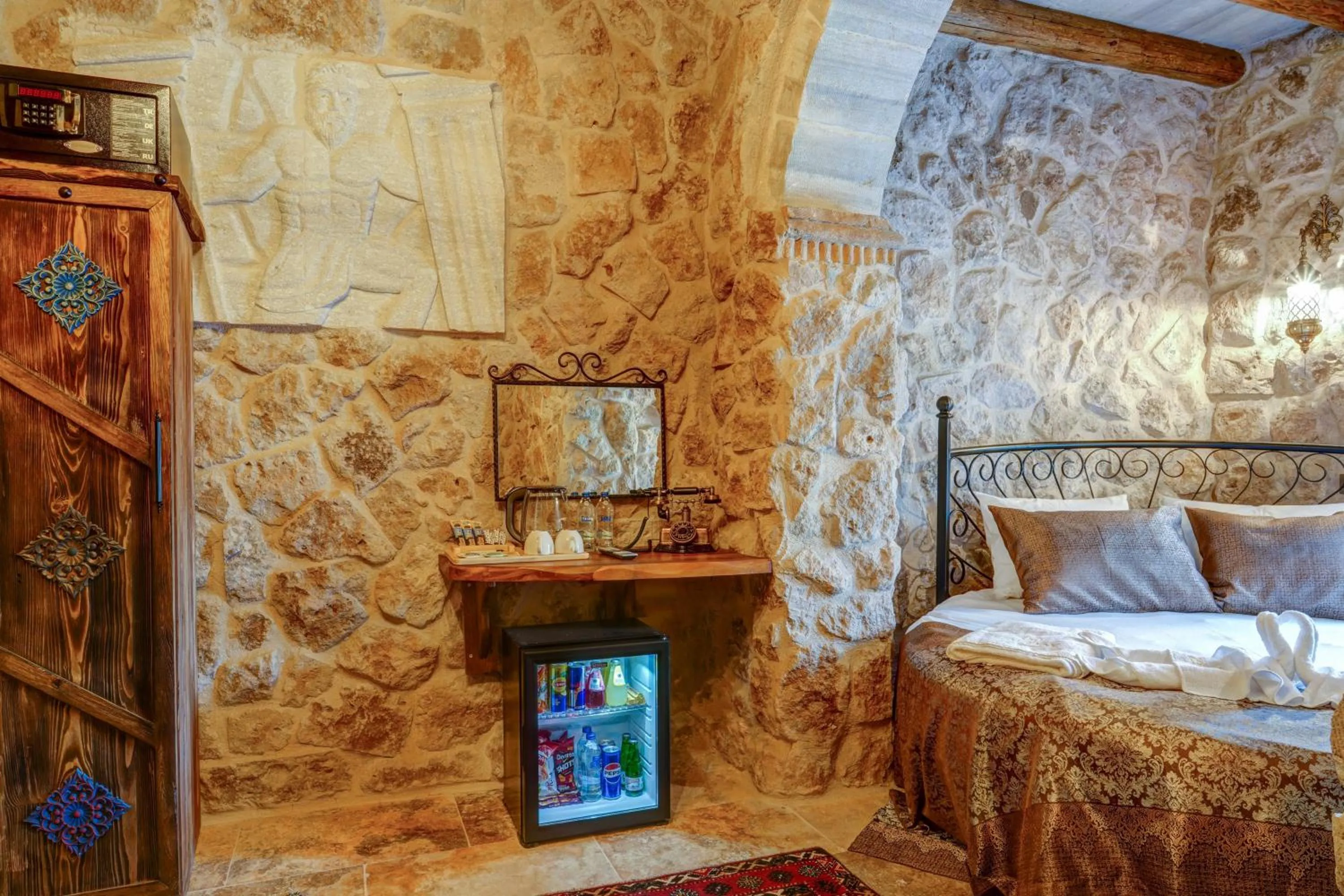 Photo of the whole room, Bed in Marbay Cave Cappadocia