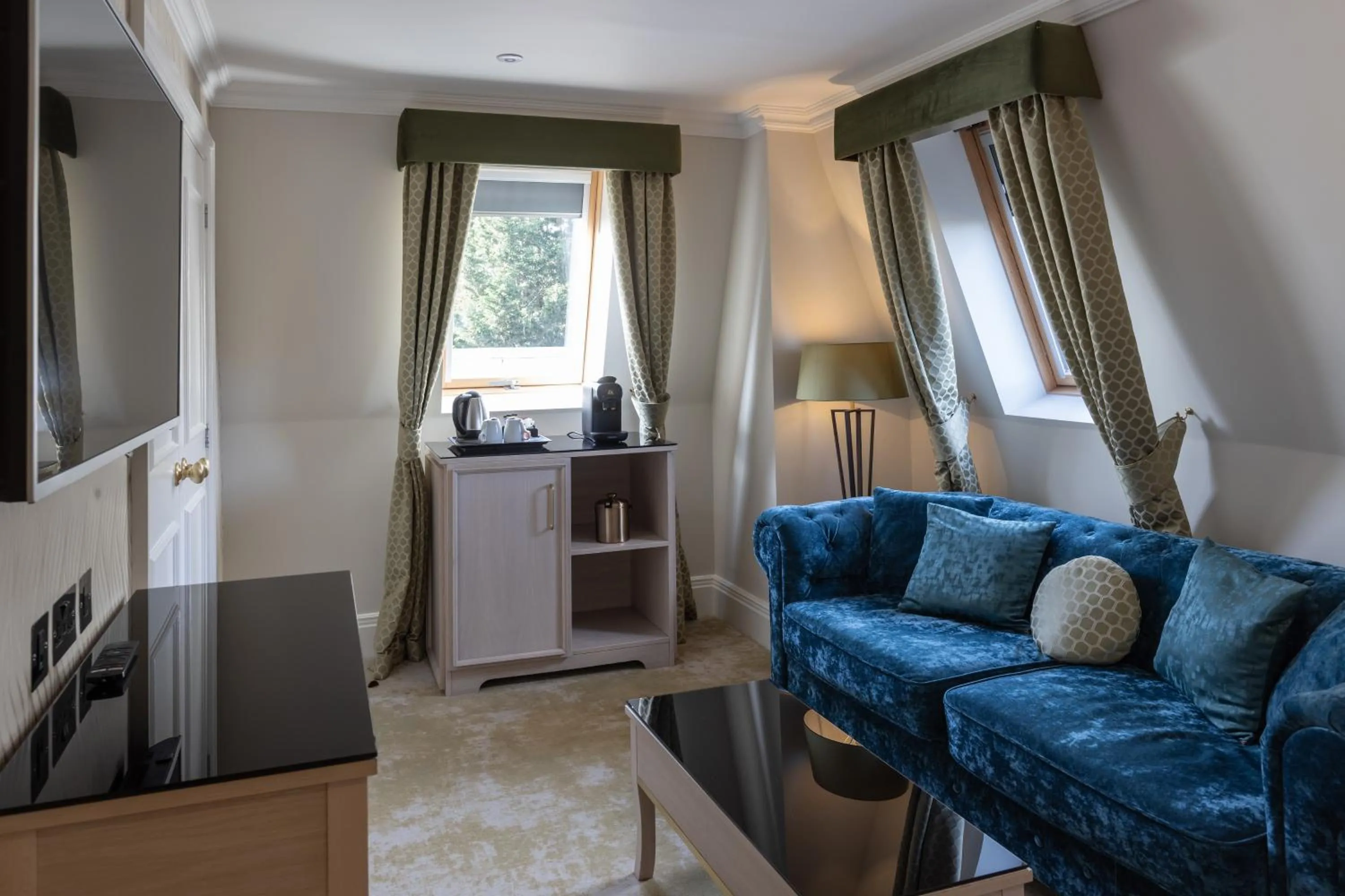 TV and multimedia in Best Western Abbots Barton Hotel