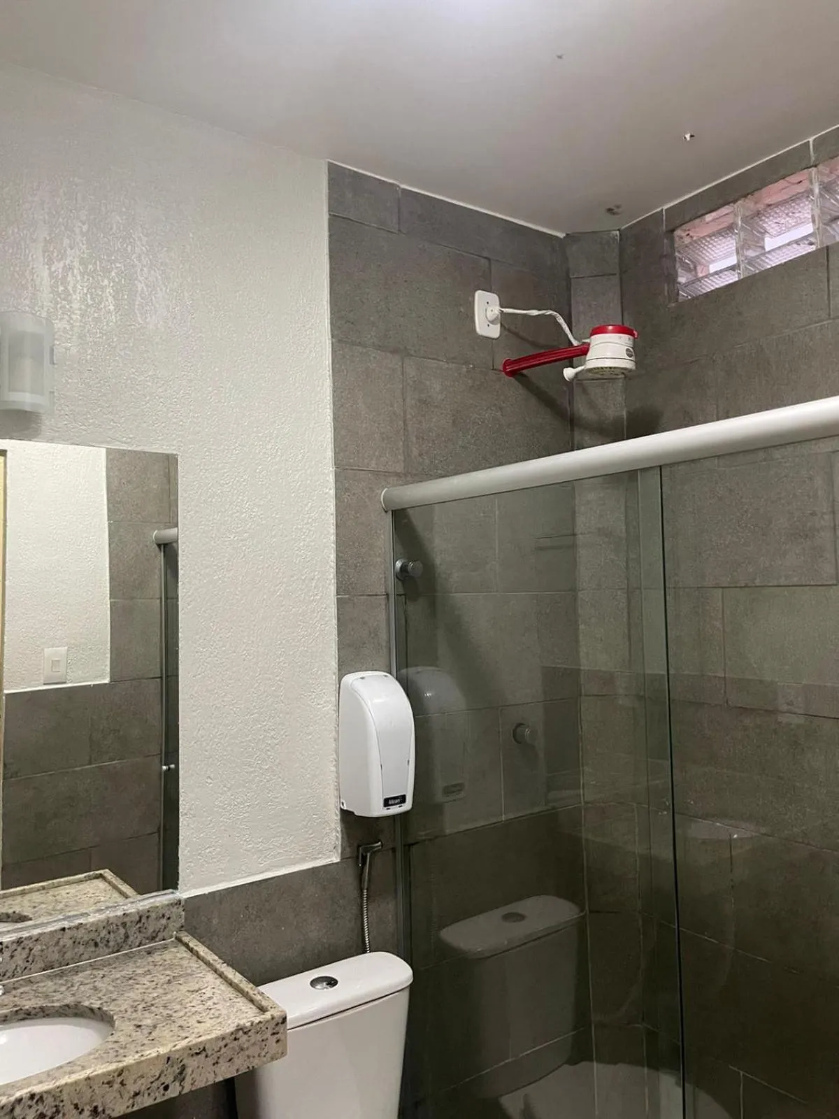 Shower in A Cabana pousada