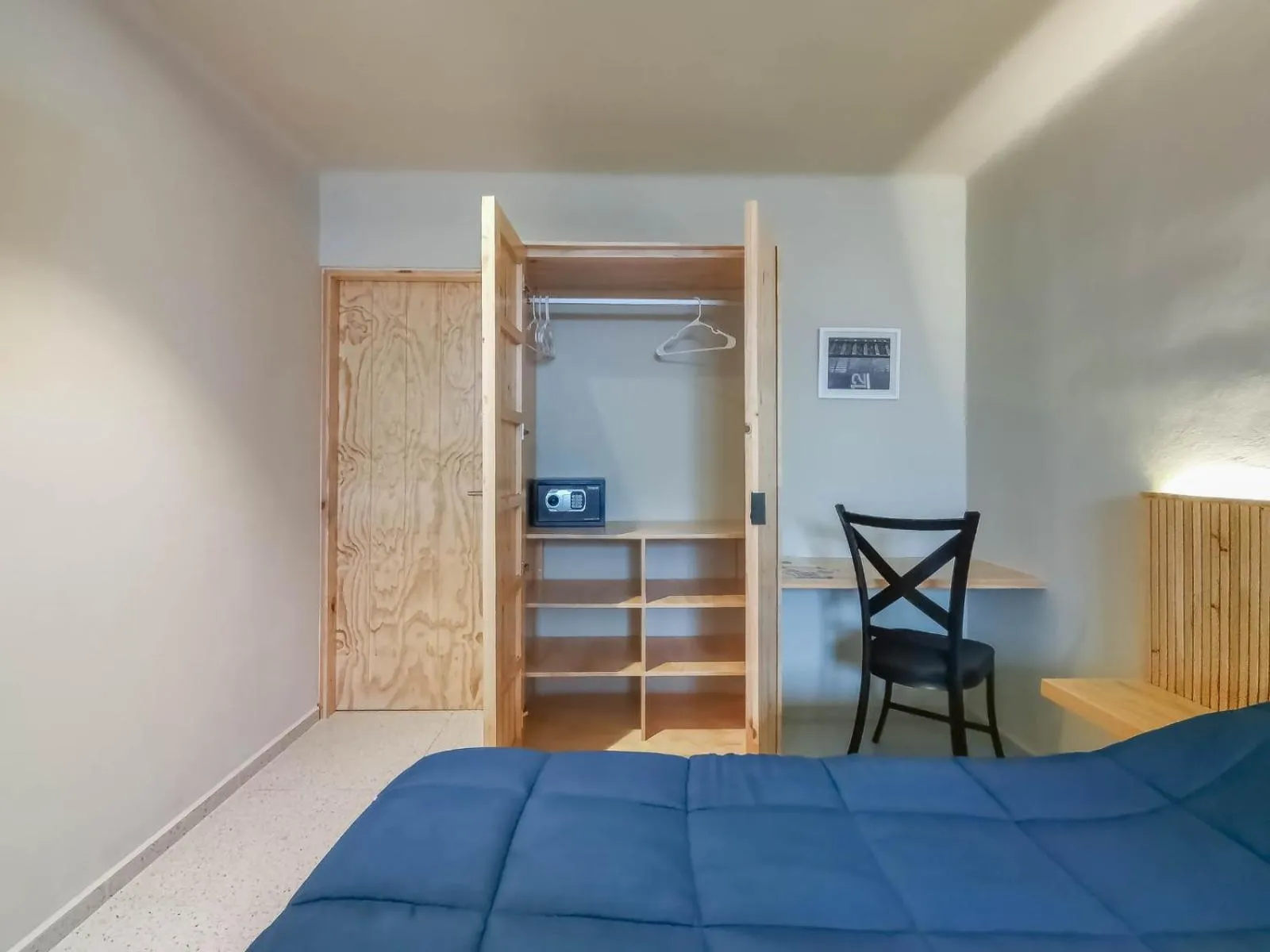 wardrobe, Bed in Casa Ula