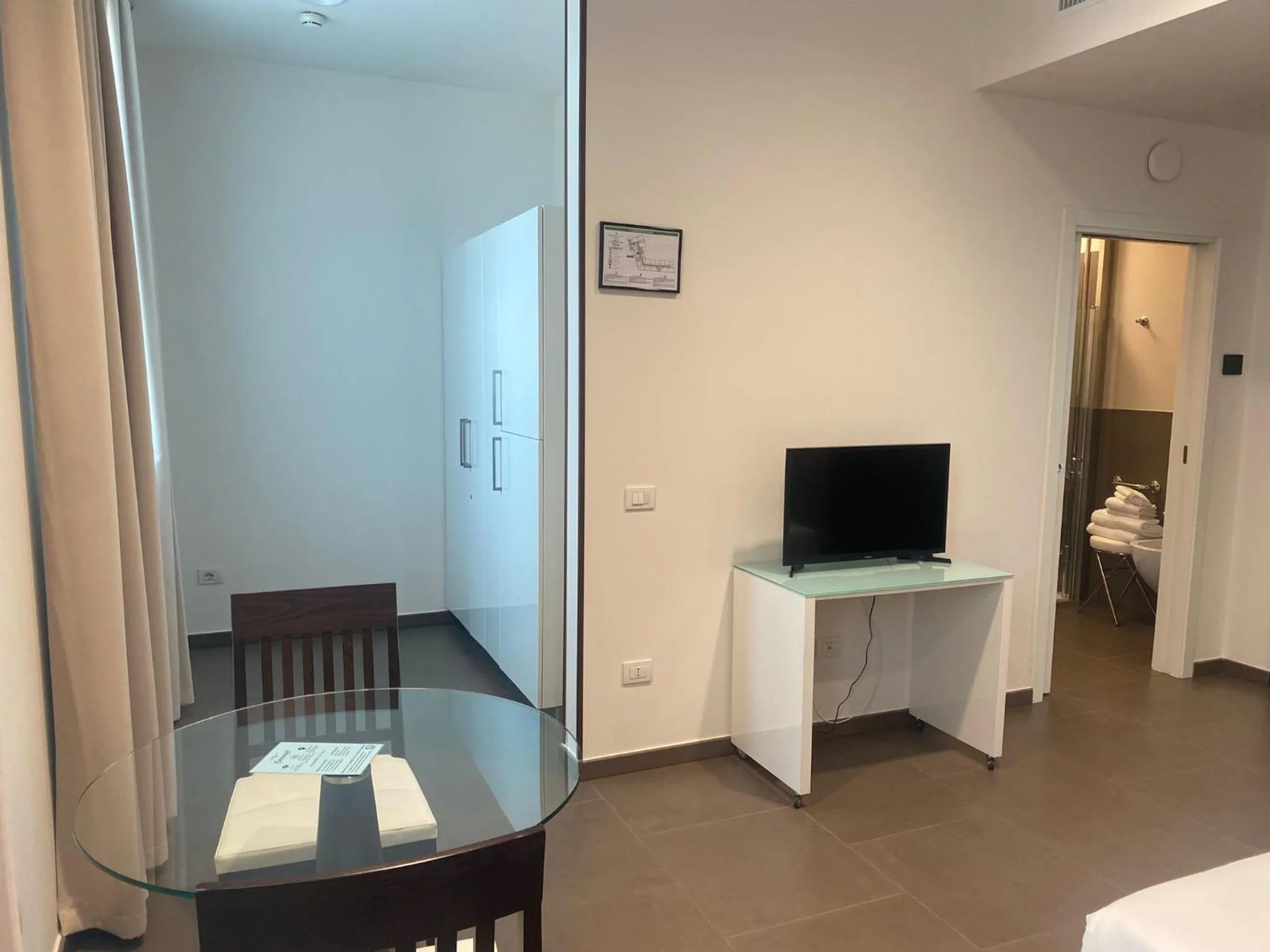 Dining area, Bed in Mosaico Suite