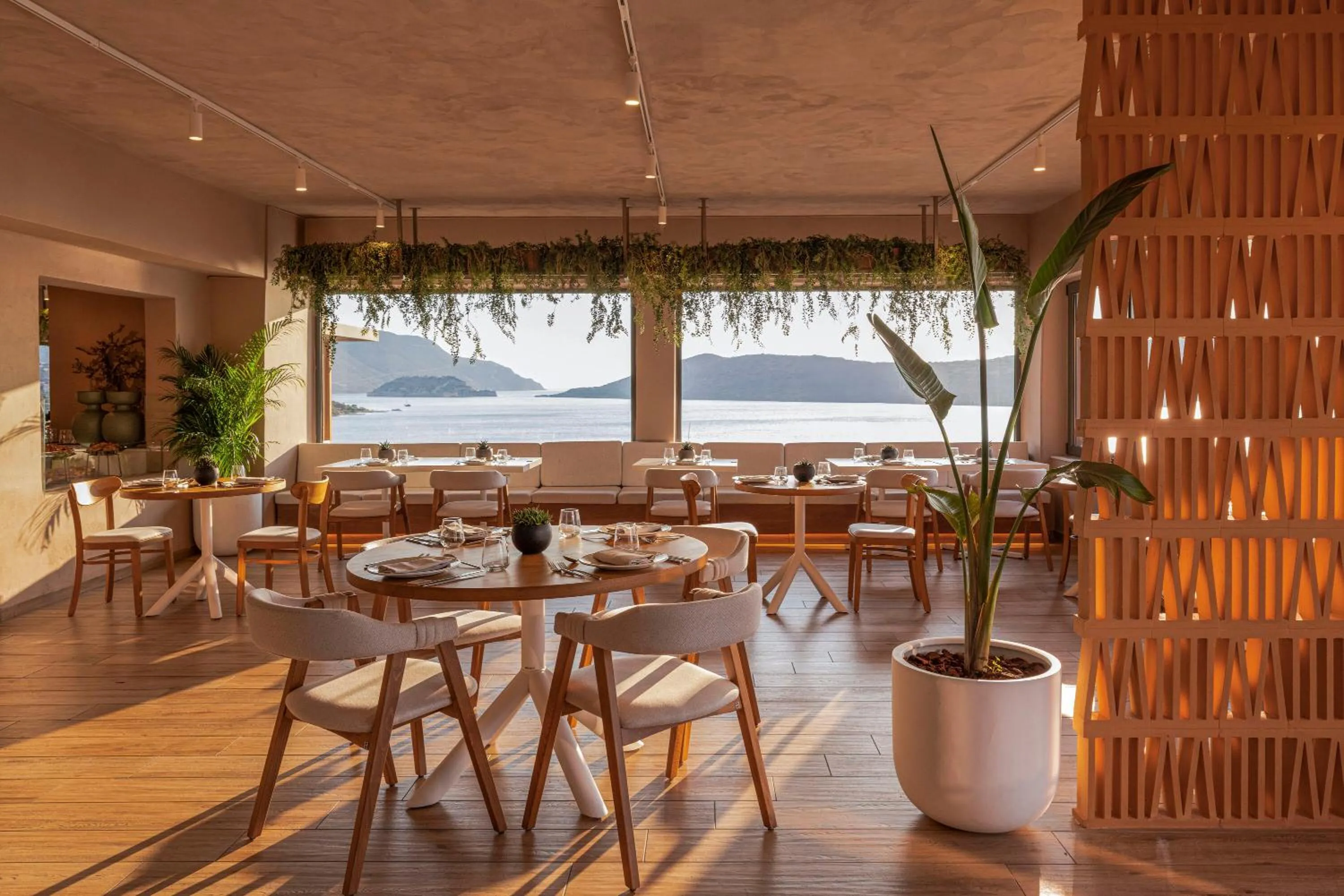 Restaurant/places to eat in Domes Aulus Elounda All-Inclusive Resort, Adults only, Curio by Hilton
